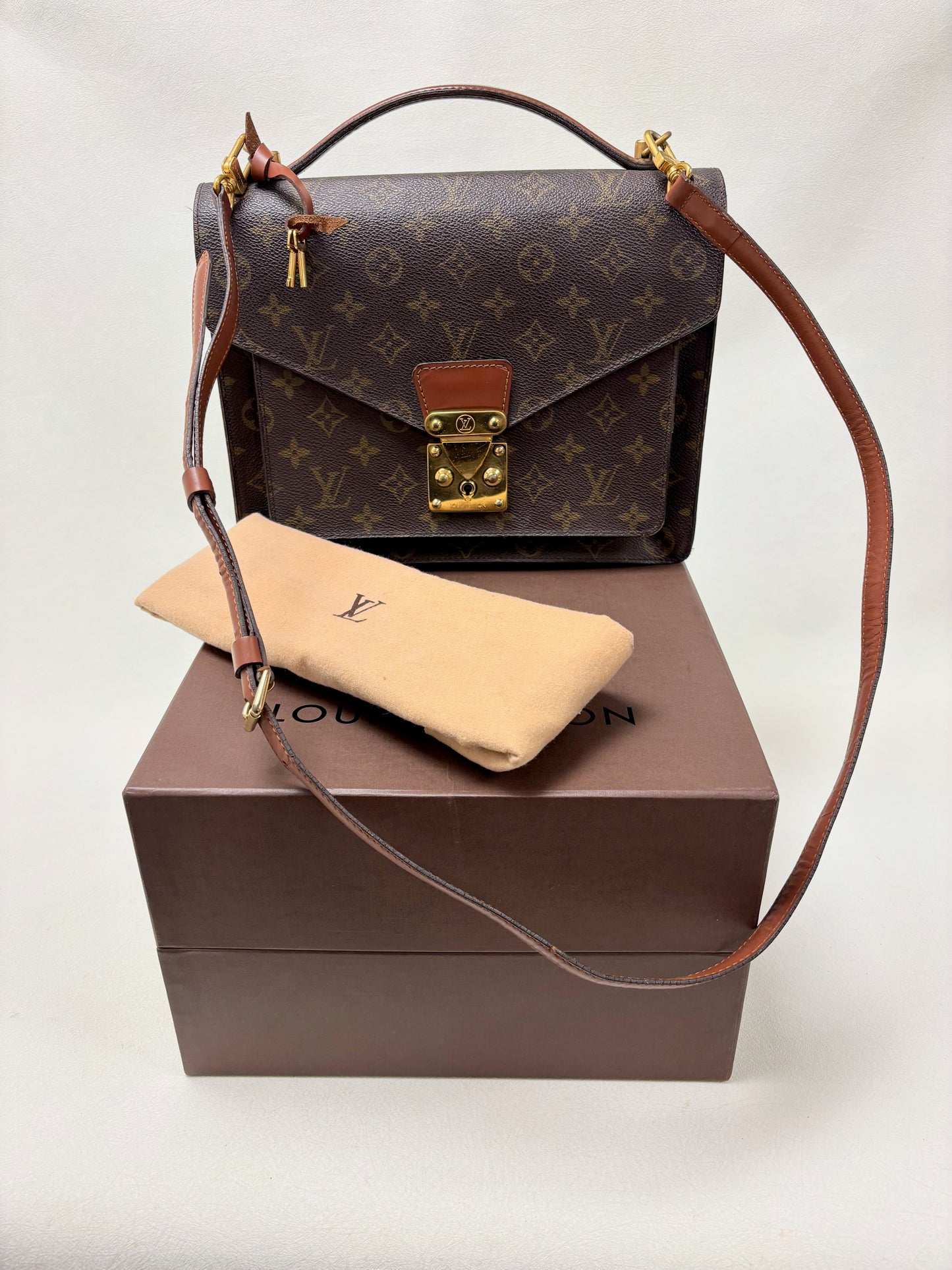 LOUIS VUITTON Sac Monceau 26
