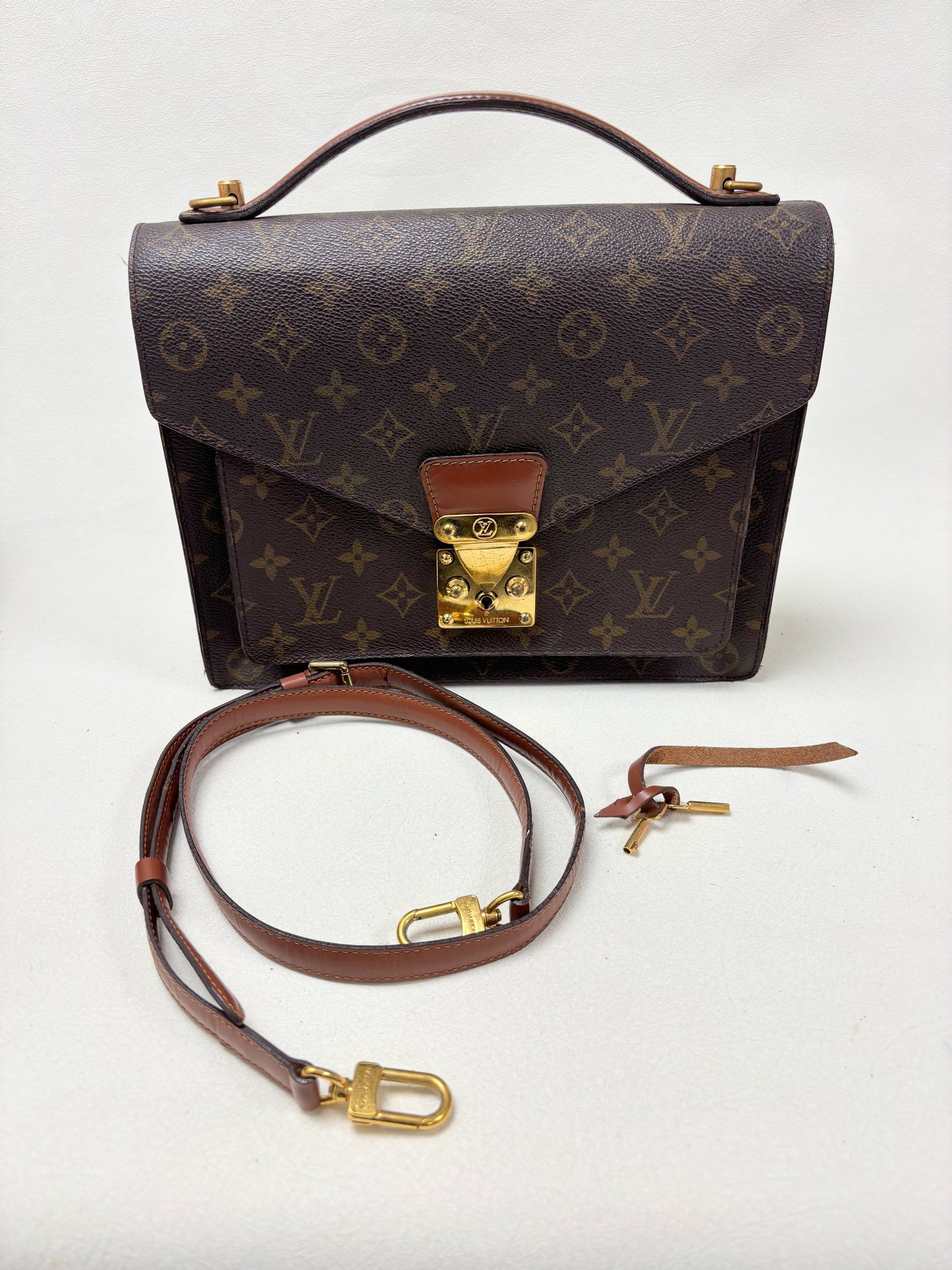 LOUIS VUITTON Sac Monceau 26