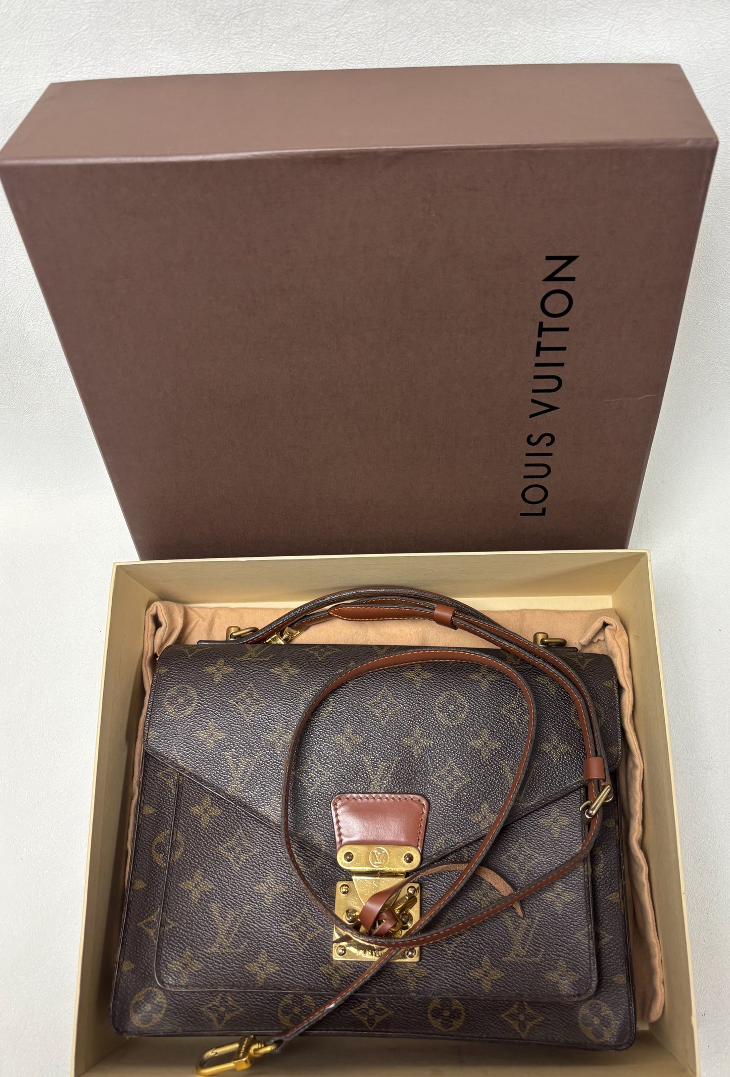 LOUIS VUITTON Sac Monceau 26