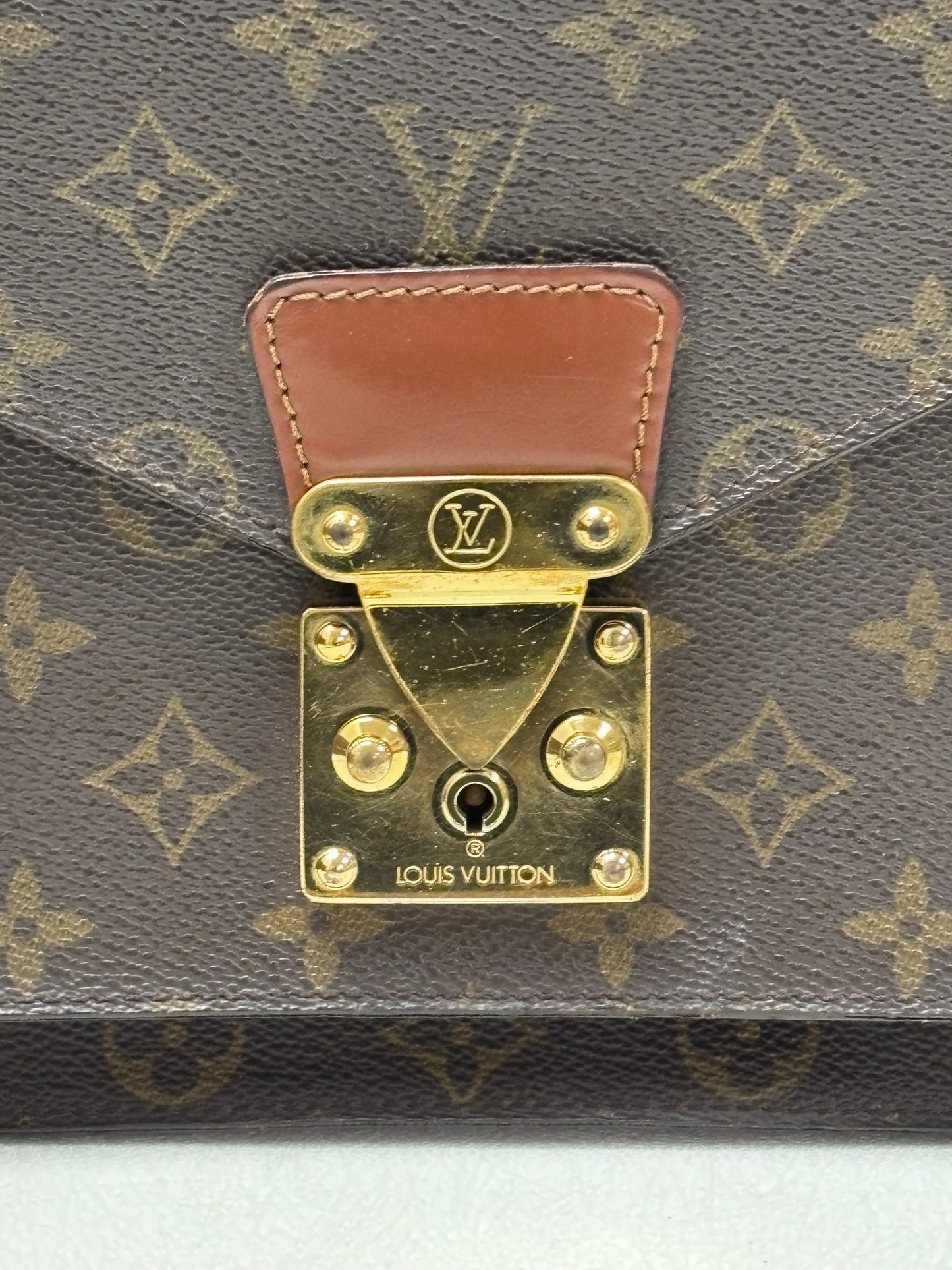 LOUIS VUITTON Sac Monceau 26