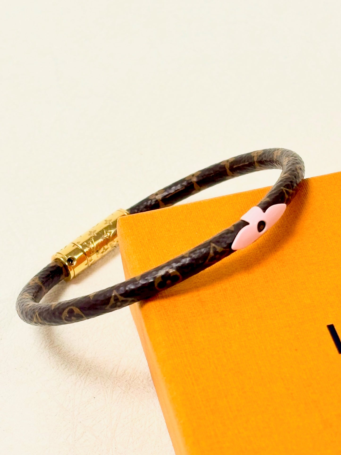 LOUIS VUITTON Bracelet Confidential