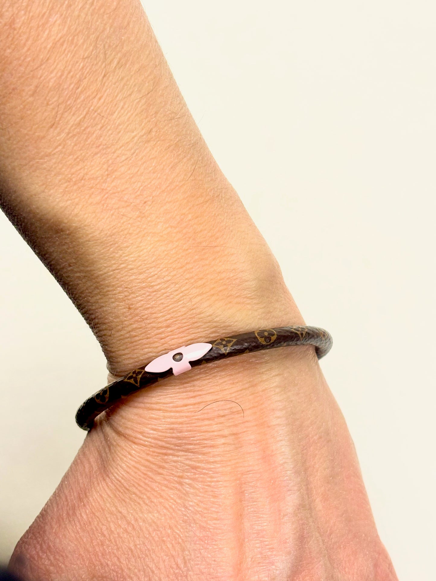 LOUIS VUITTON Bracelet Confidential