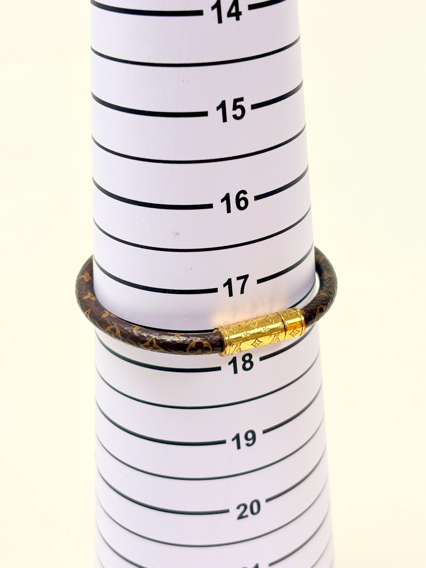 LOUIS VUITTON Bracelet Confidential