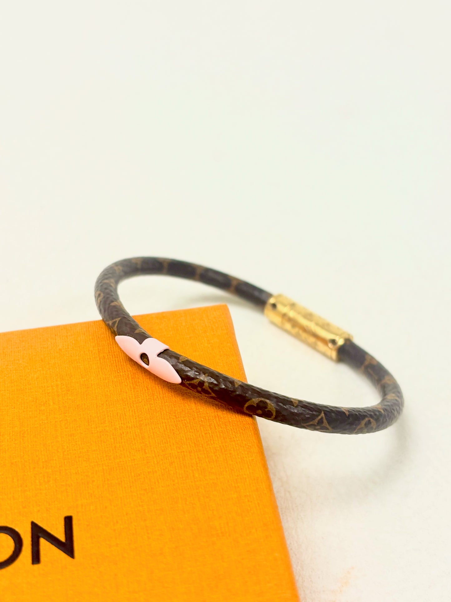 LOUIS VUITTON Bracelet Confidential