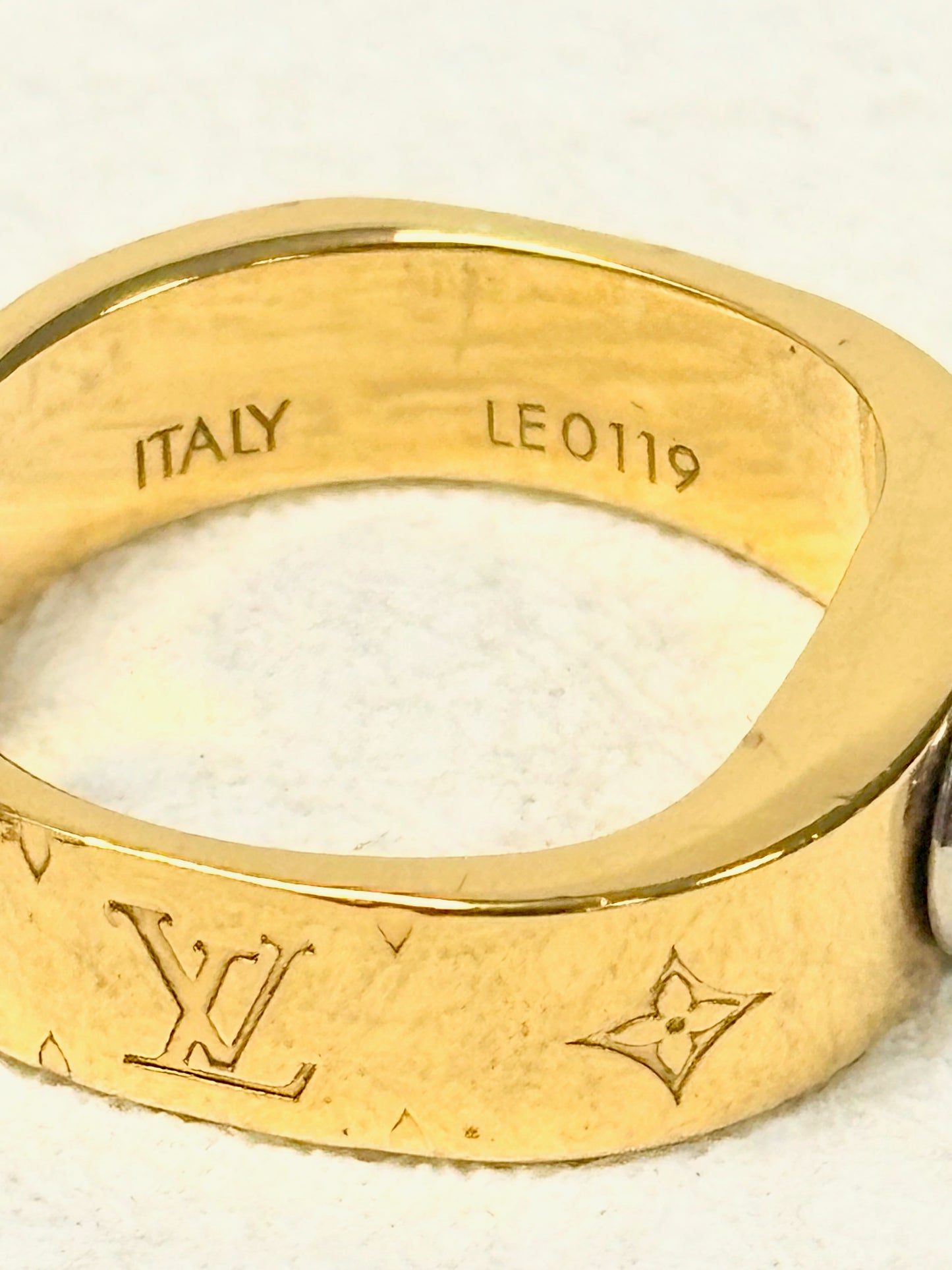 LOUIS VUITTON Bague Nanogram