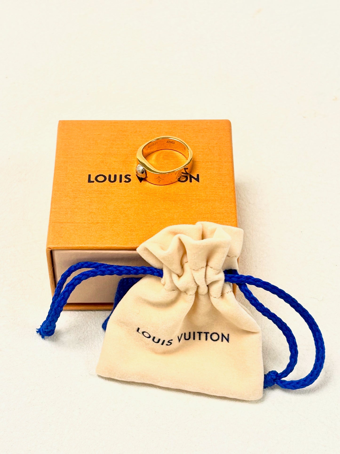 LOUIS VUITTON Bague Nanogram