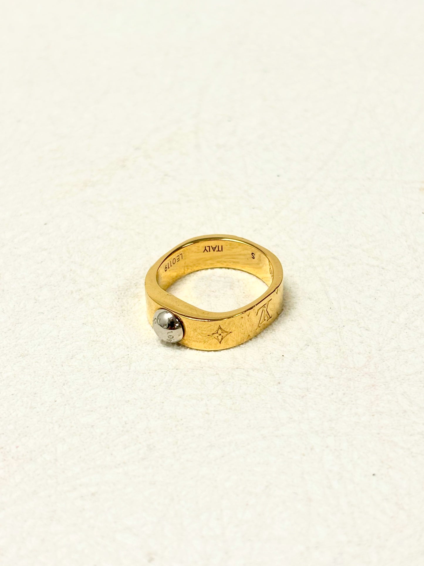 LOUIS VUITTON Bague Nanogram