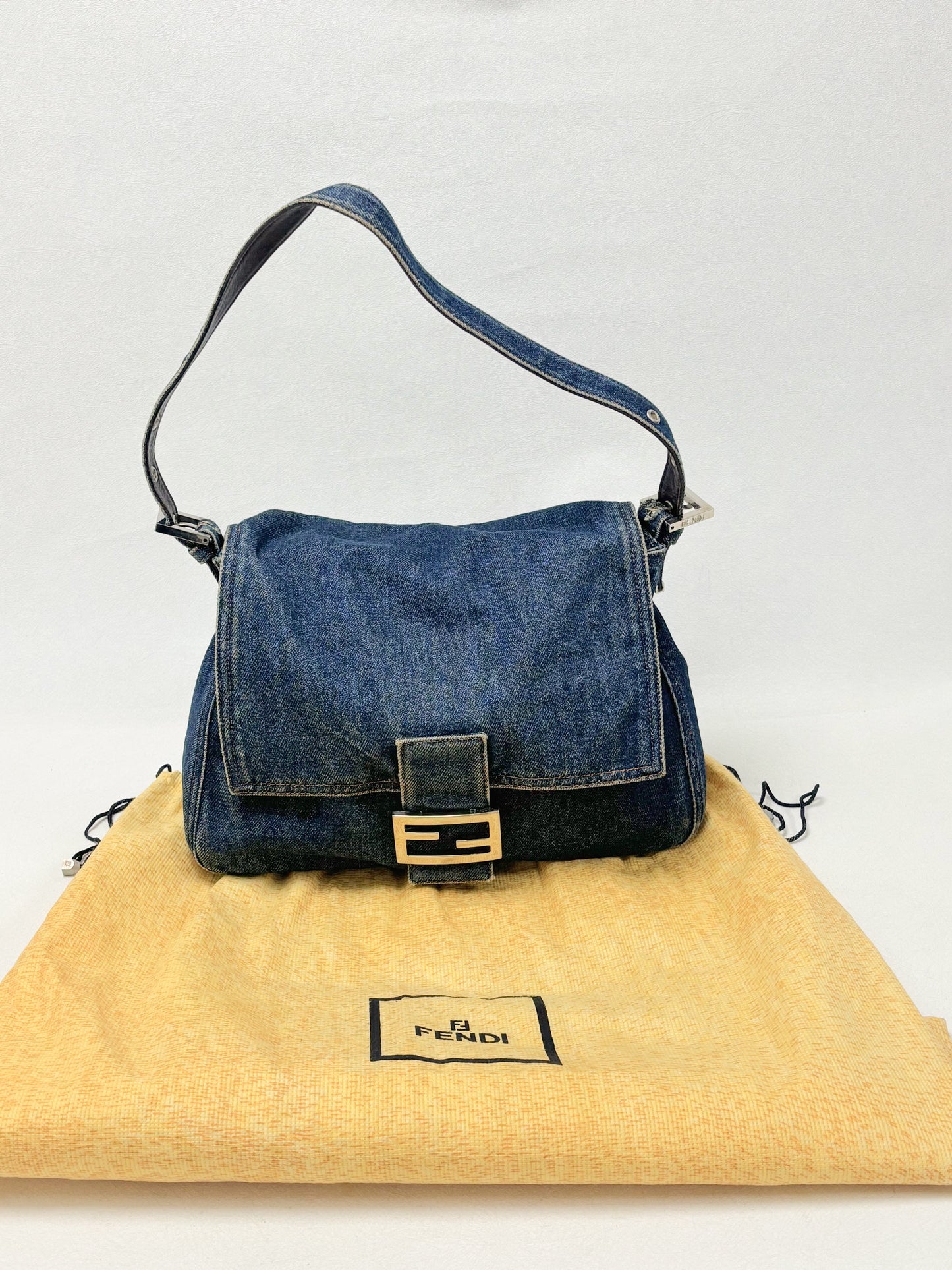 FENDI Sac Mamma Baguette denim