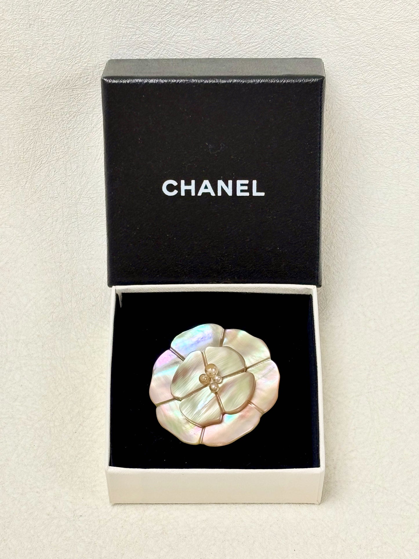 CHANEL Broche Camélia 98