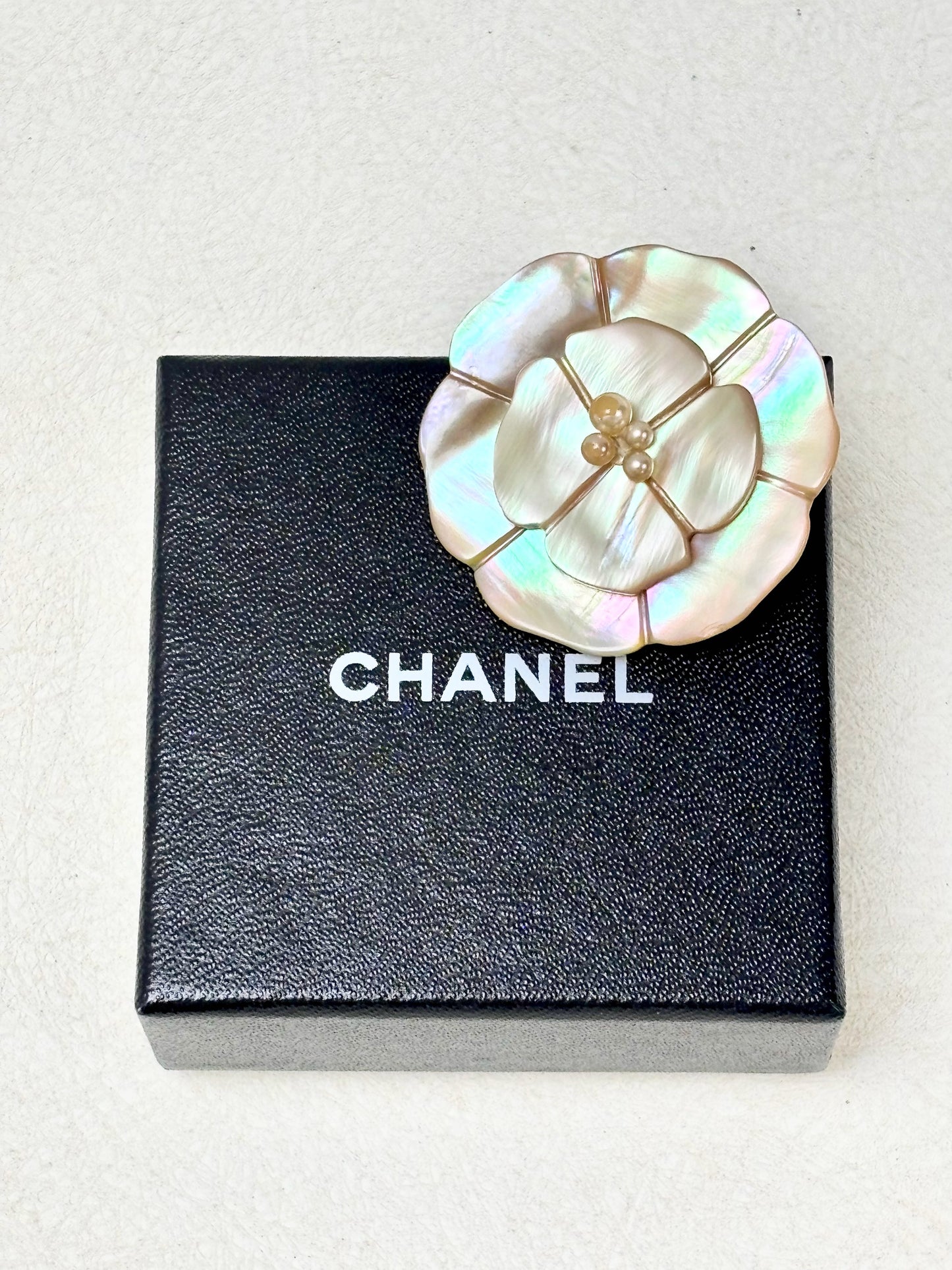 CHANEL Broche Camélia 98
