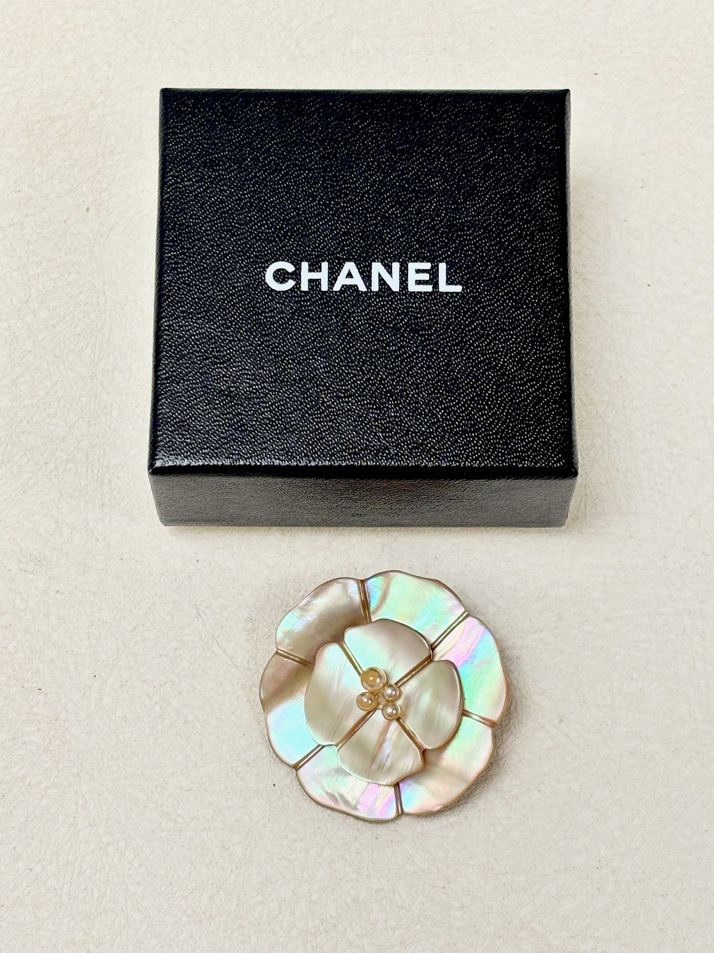 CHANEL Broche Camélia 98