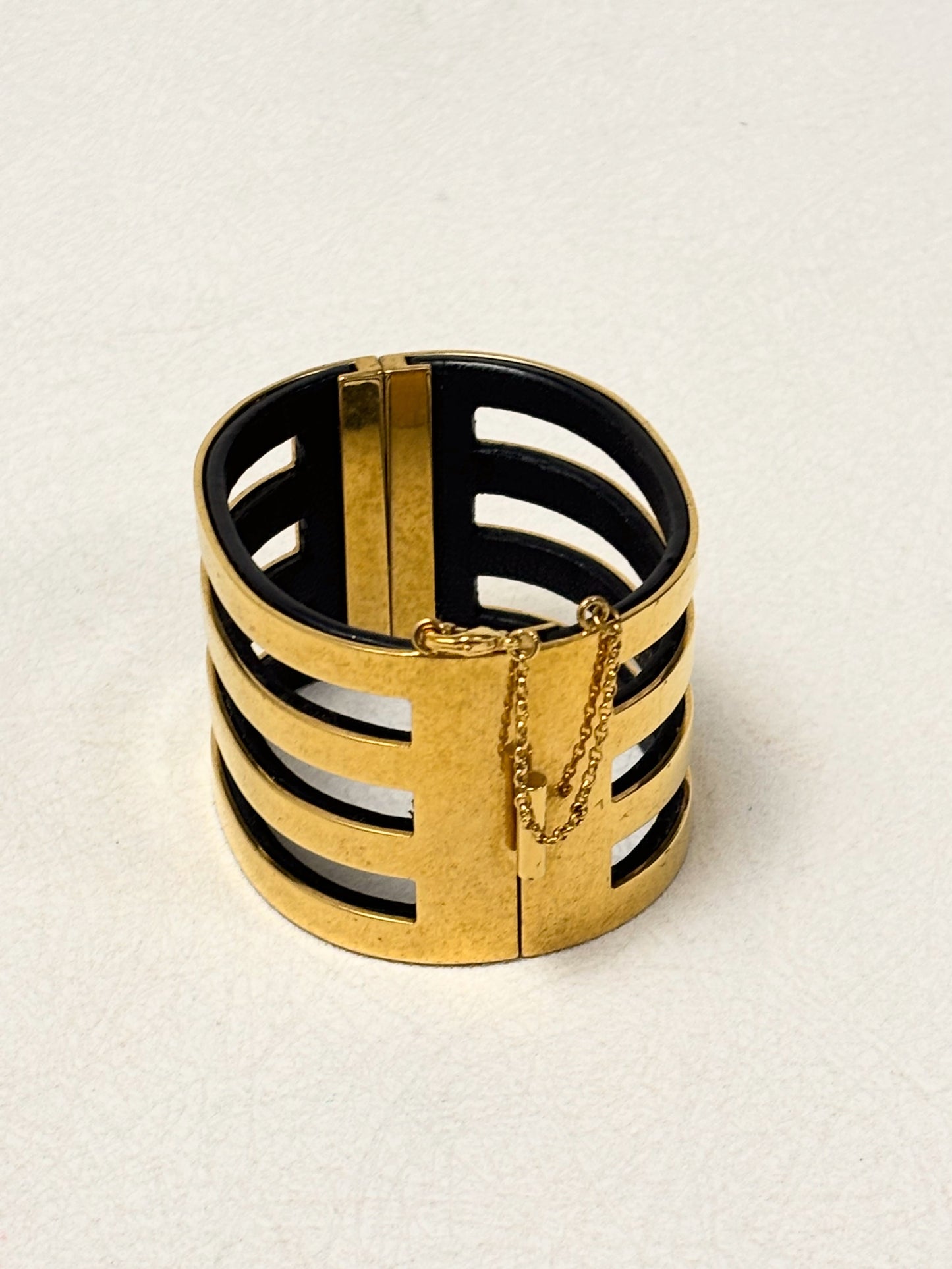 CÉLINE Manchette architecturale minimaliste