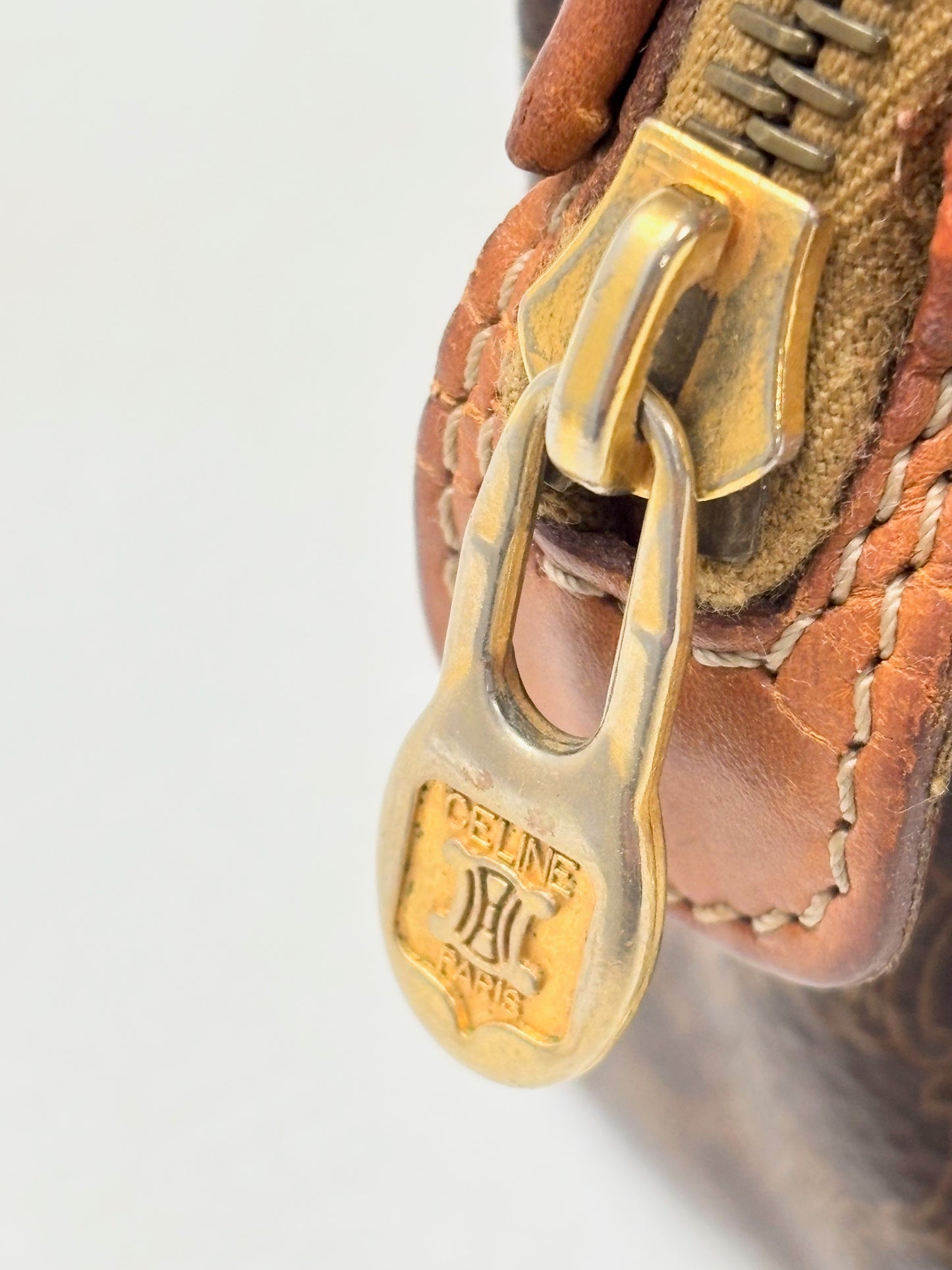 CÉLINE Pochette Triomphe