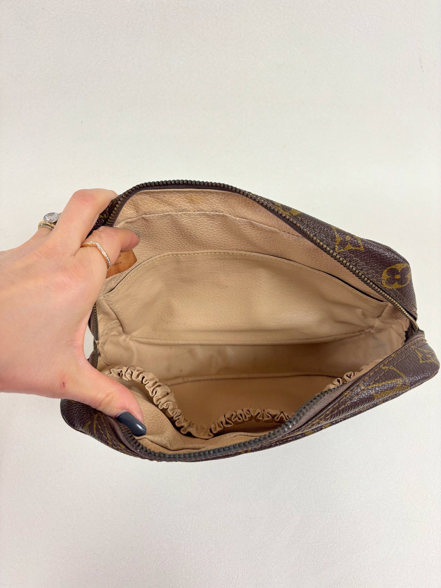 LOUIS VUITTON Pochette trousse