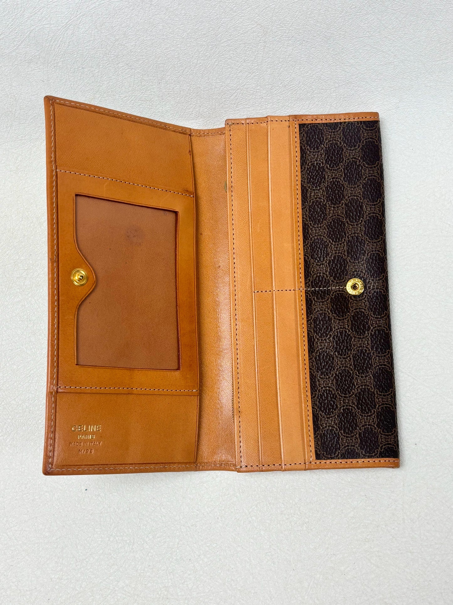 CÉLINE Triumph Wallet