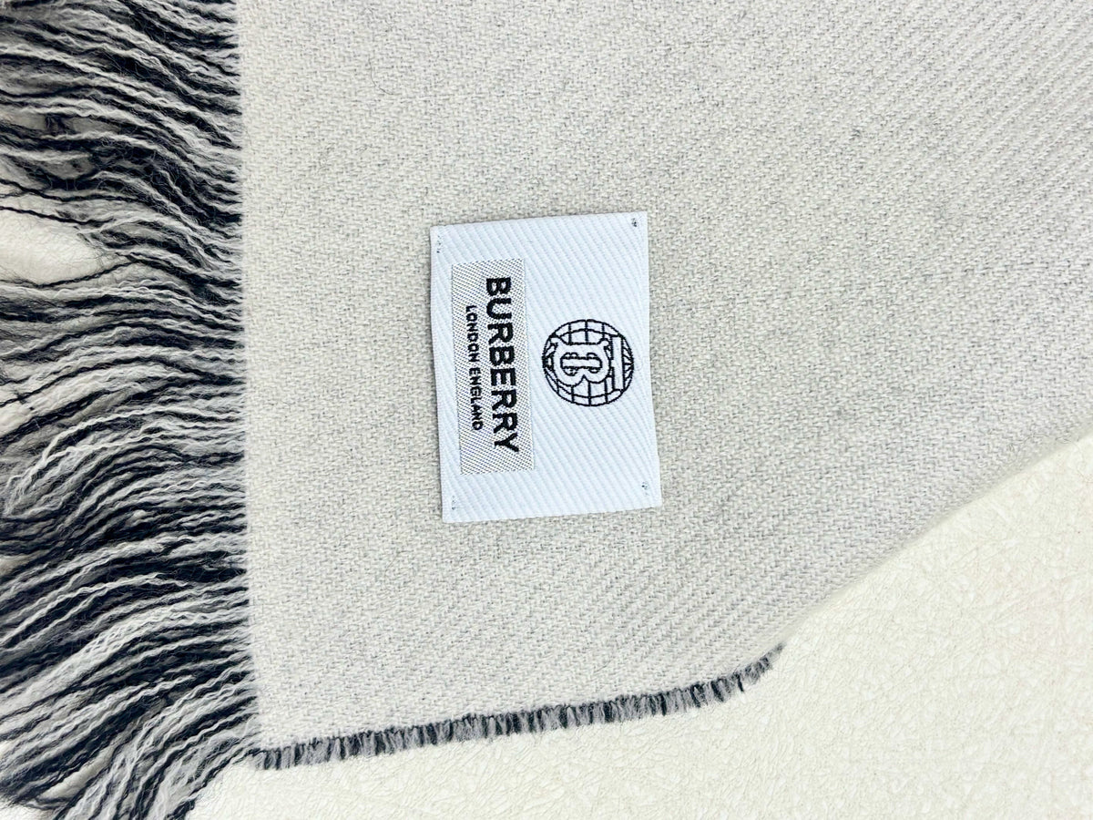 BURBERRY Echarpe Logo