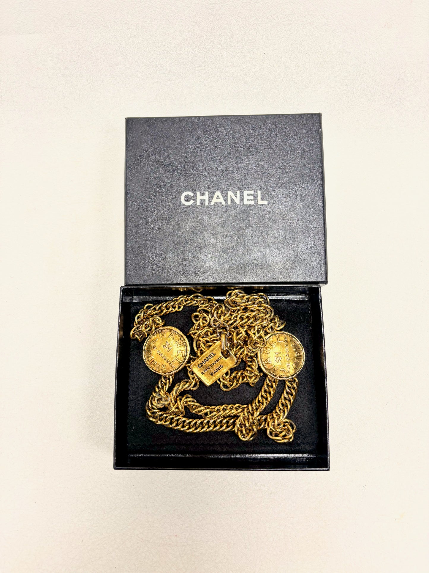 CHANEL Ceinture Médaillons