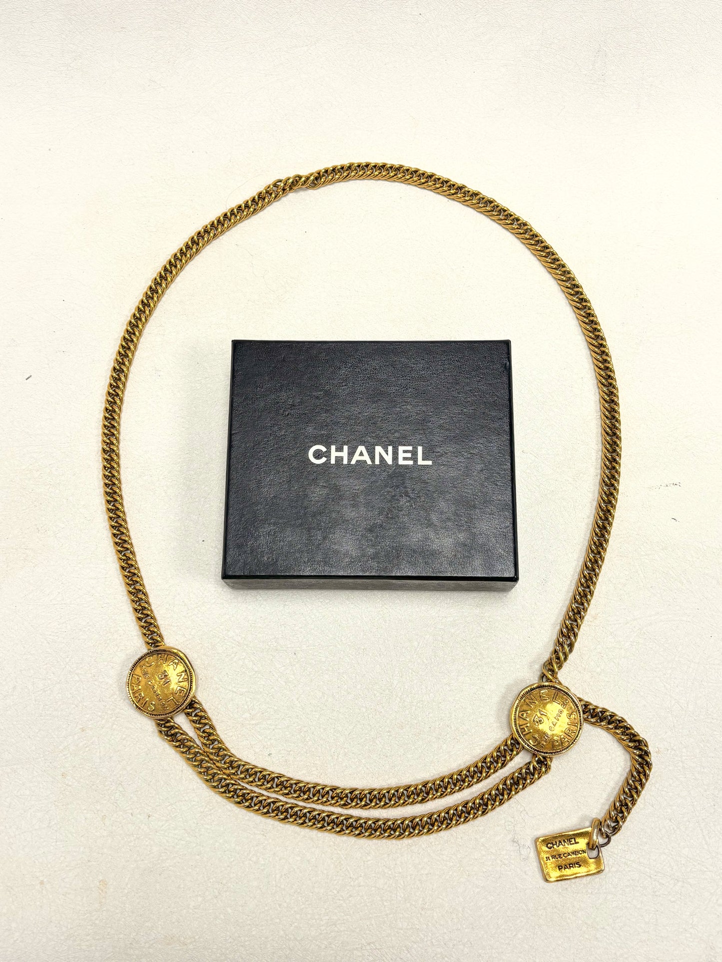 CHANEL Ceinture Médaillons
