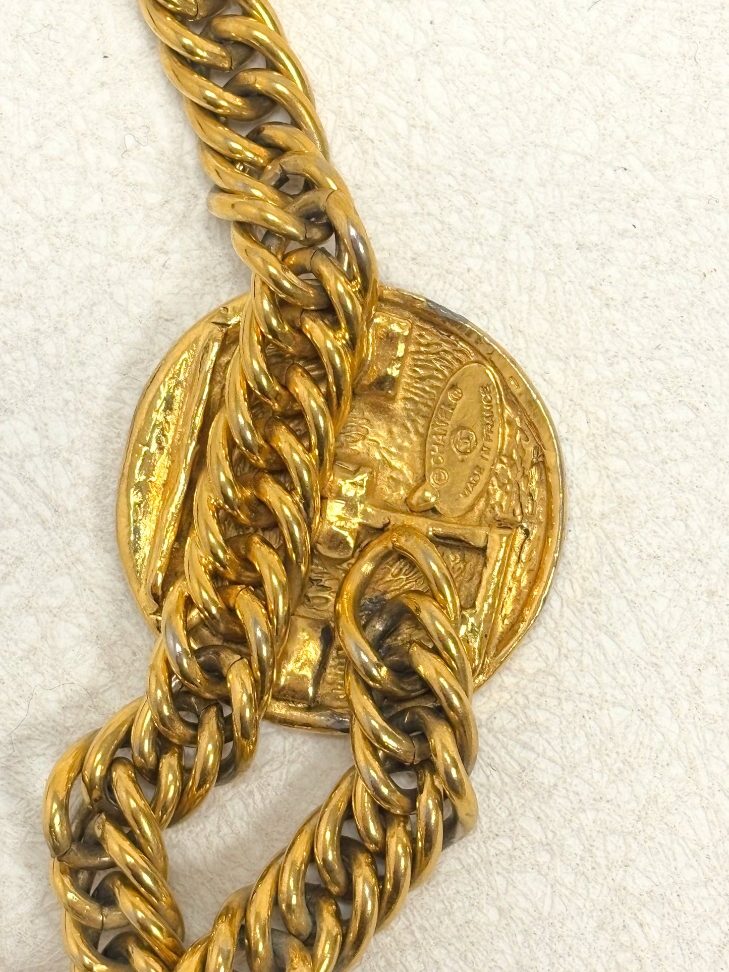 CHANEL Ceinture Médaillons
