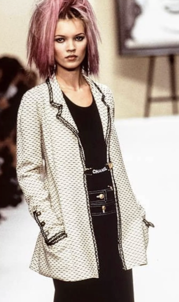 CHANEL Pince de veste