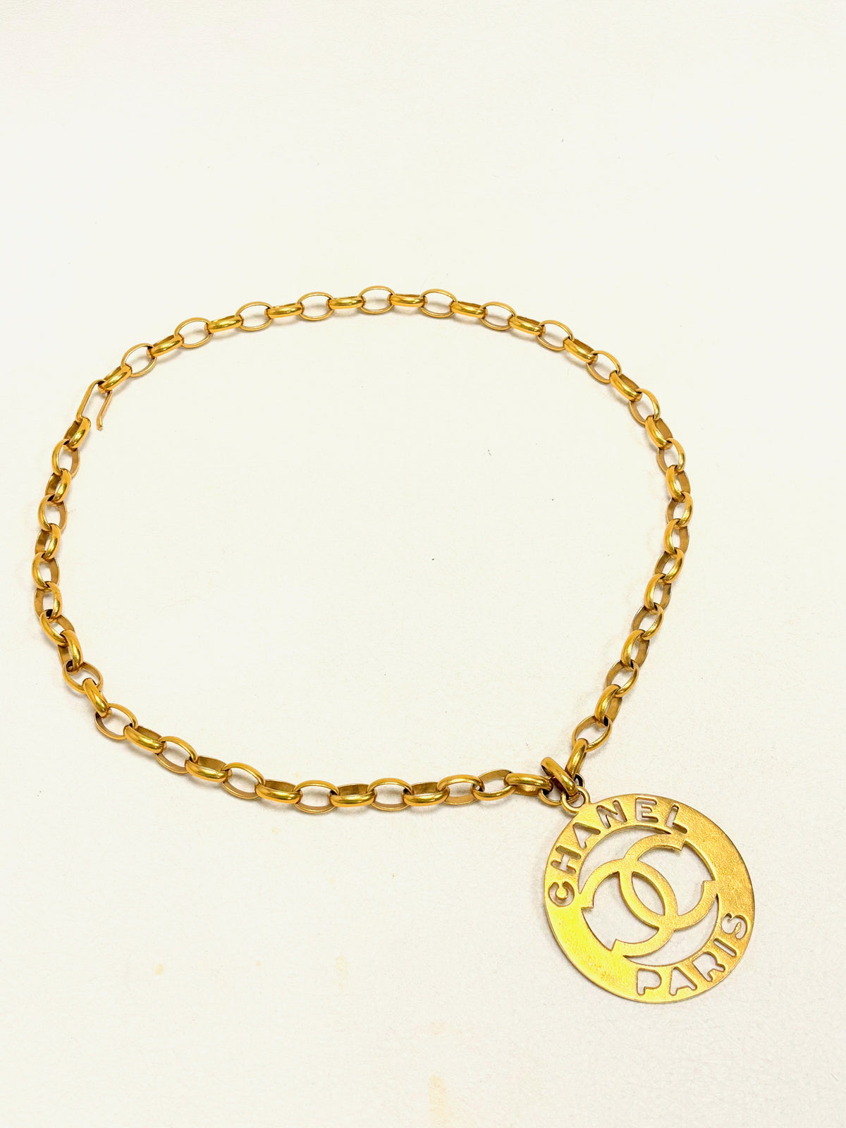 CHANEL Sautoir Médaillon SS 1988