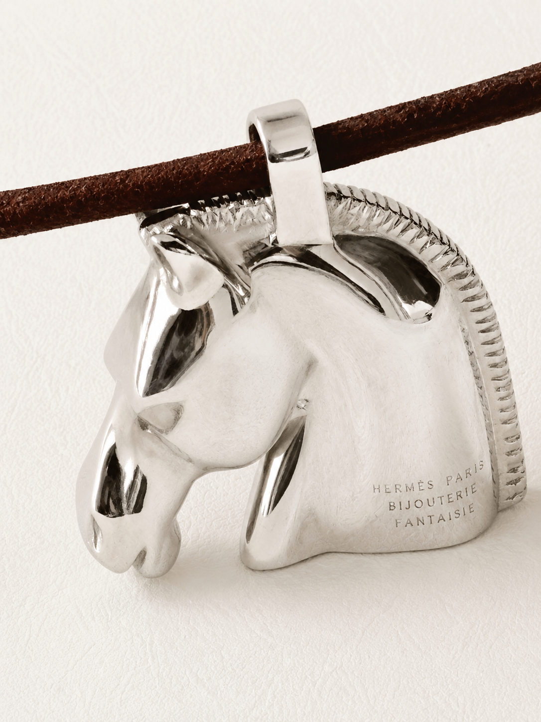 HERMÈS Pendentif Cheval