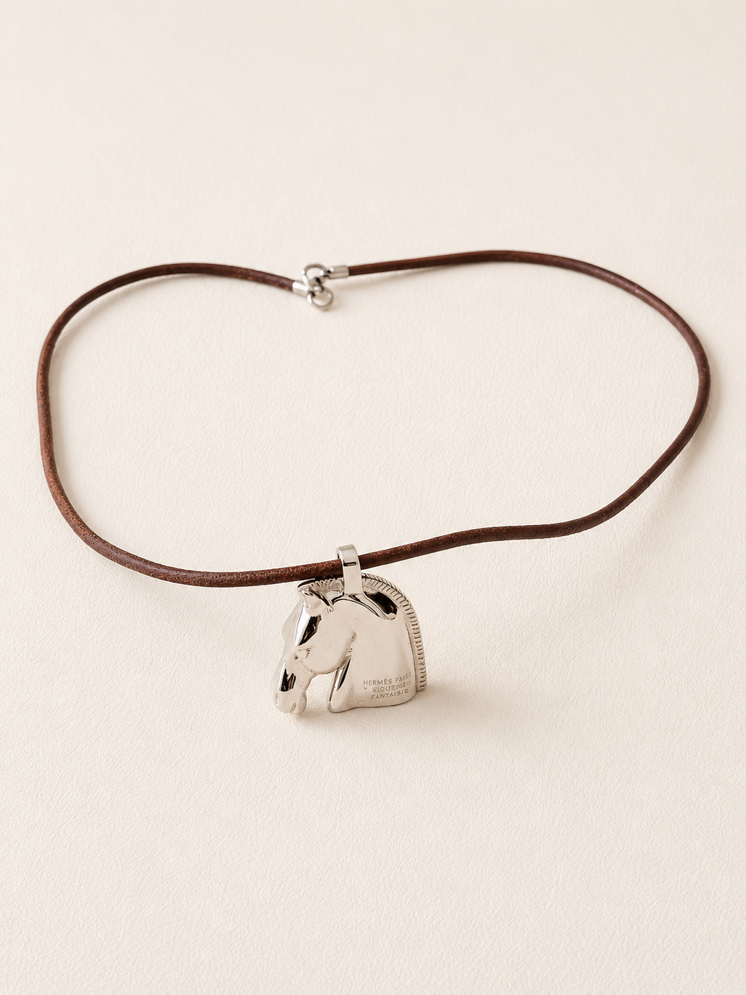 HERMÈS Pendentif Cheval