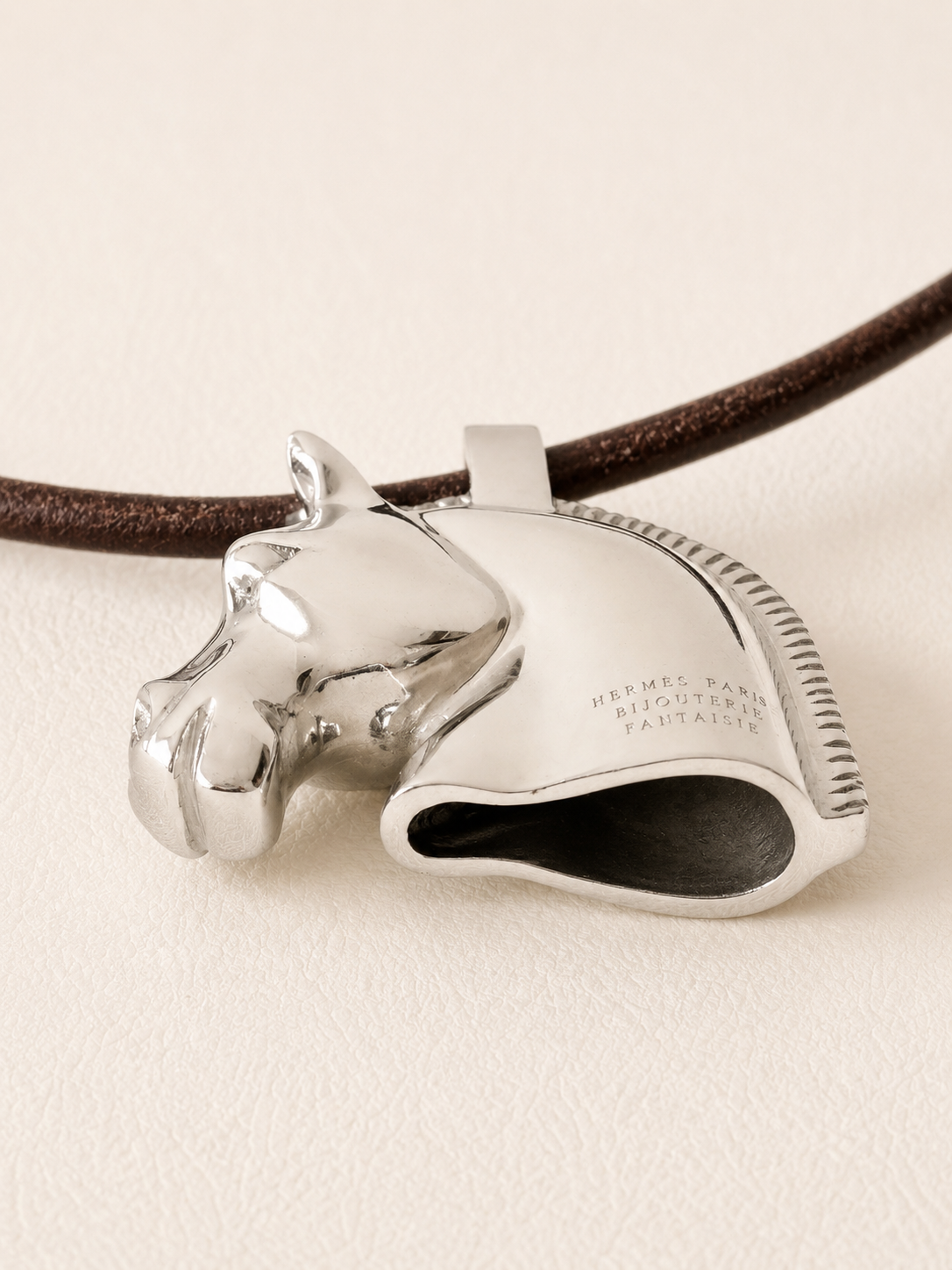 HERMÈS Pendentif Cheval
