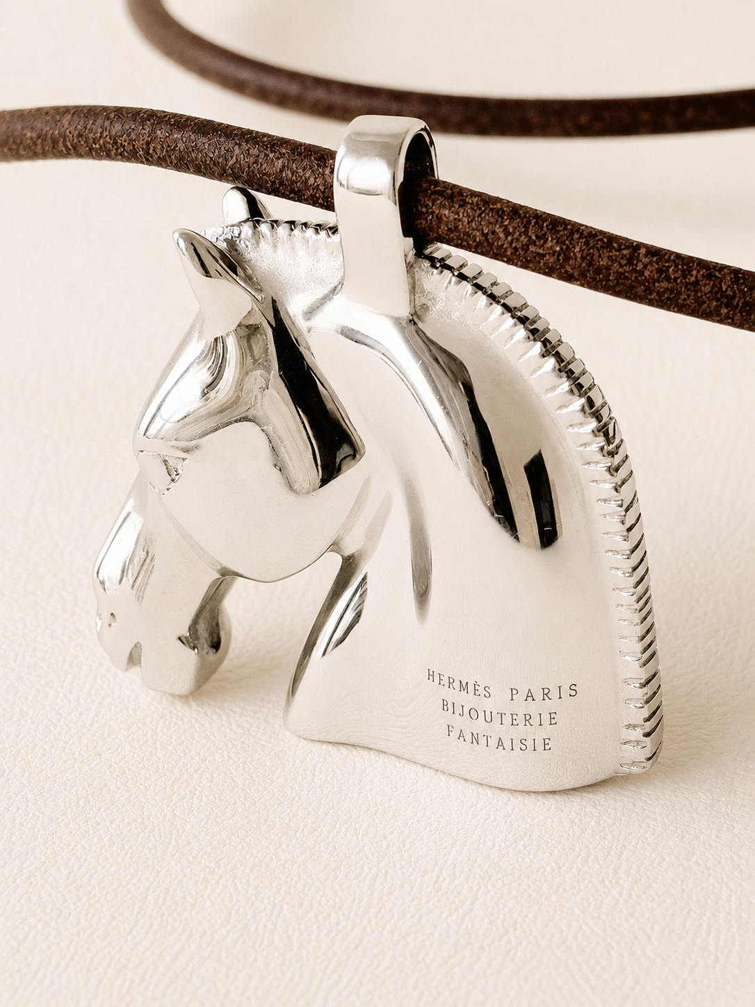 HERMÈS Pendentif Cheval