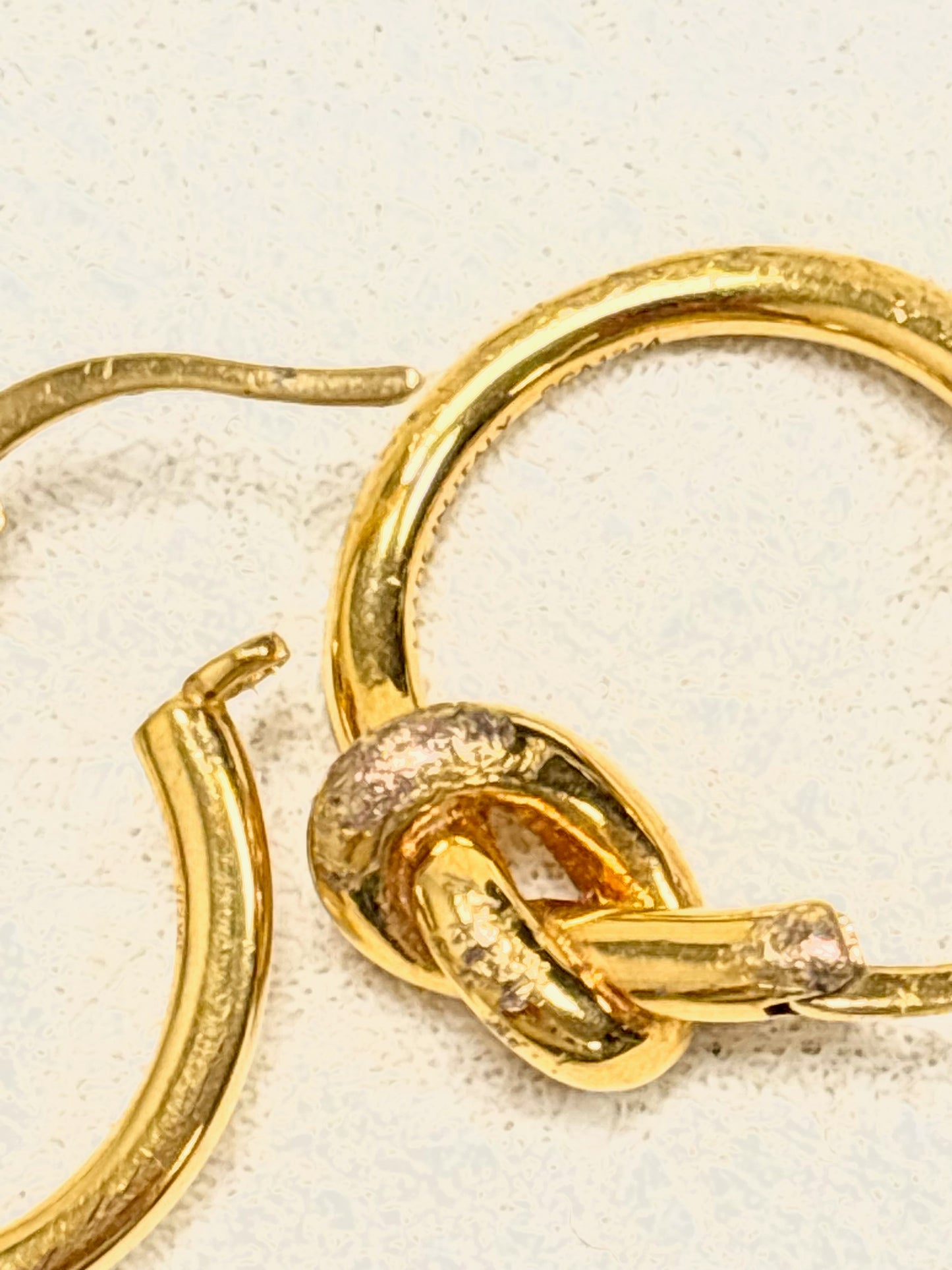 CÉLINE Knot solitaire earring
