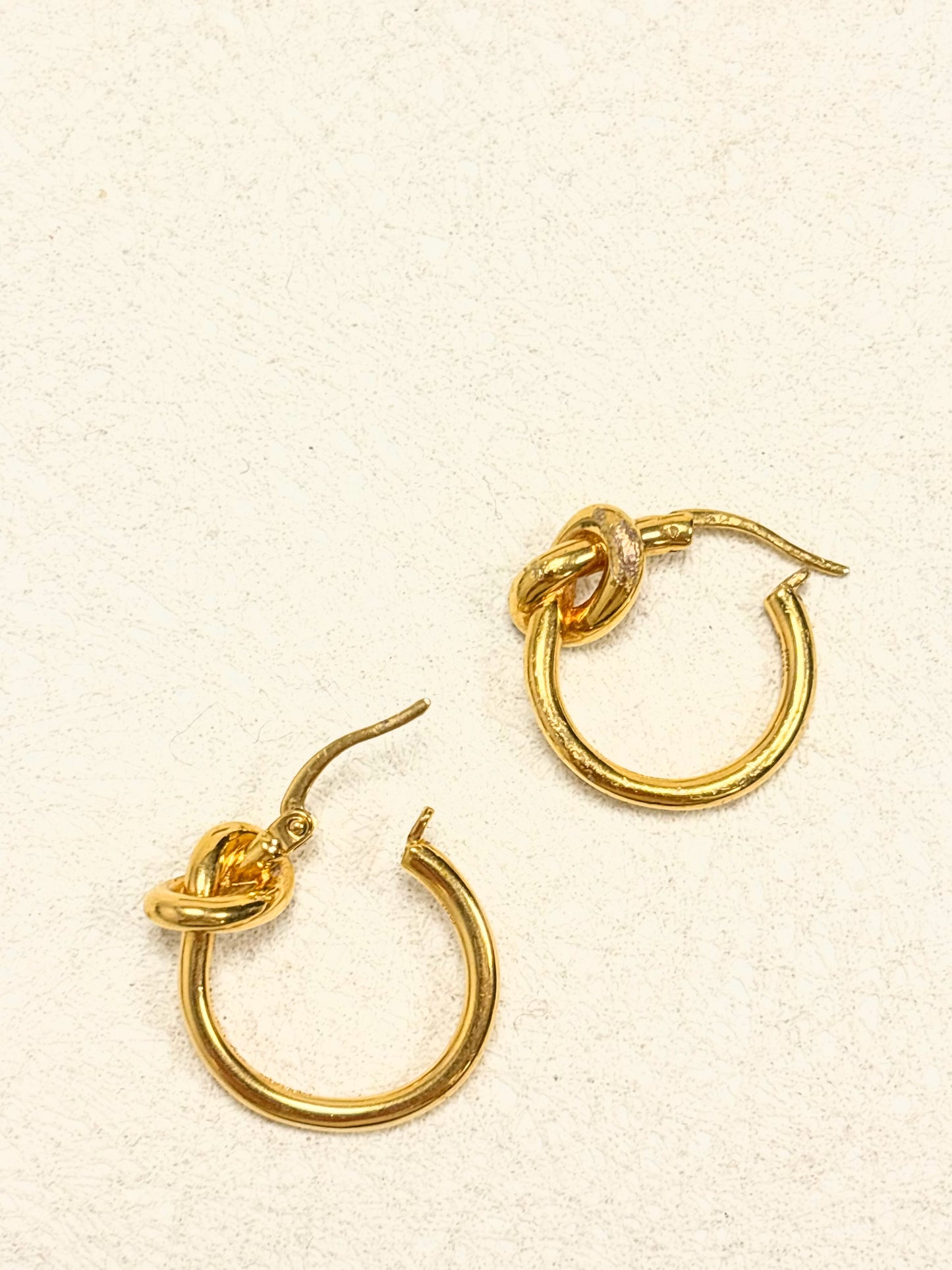 CÉLINE Knot solitaire earring