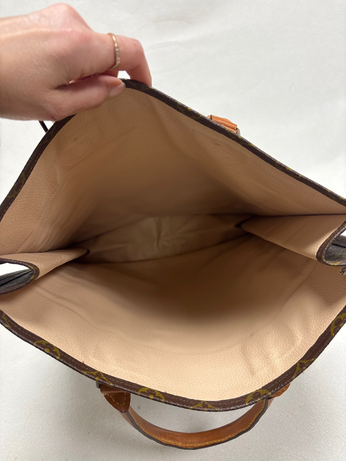 LOUIS VUITTON Sac plat
