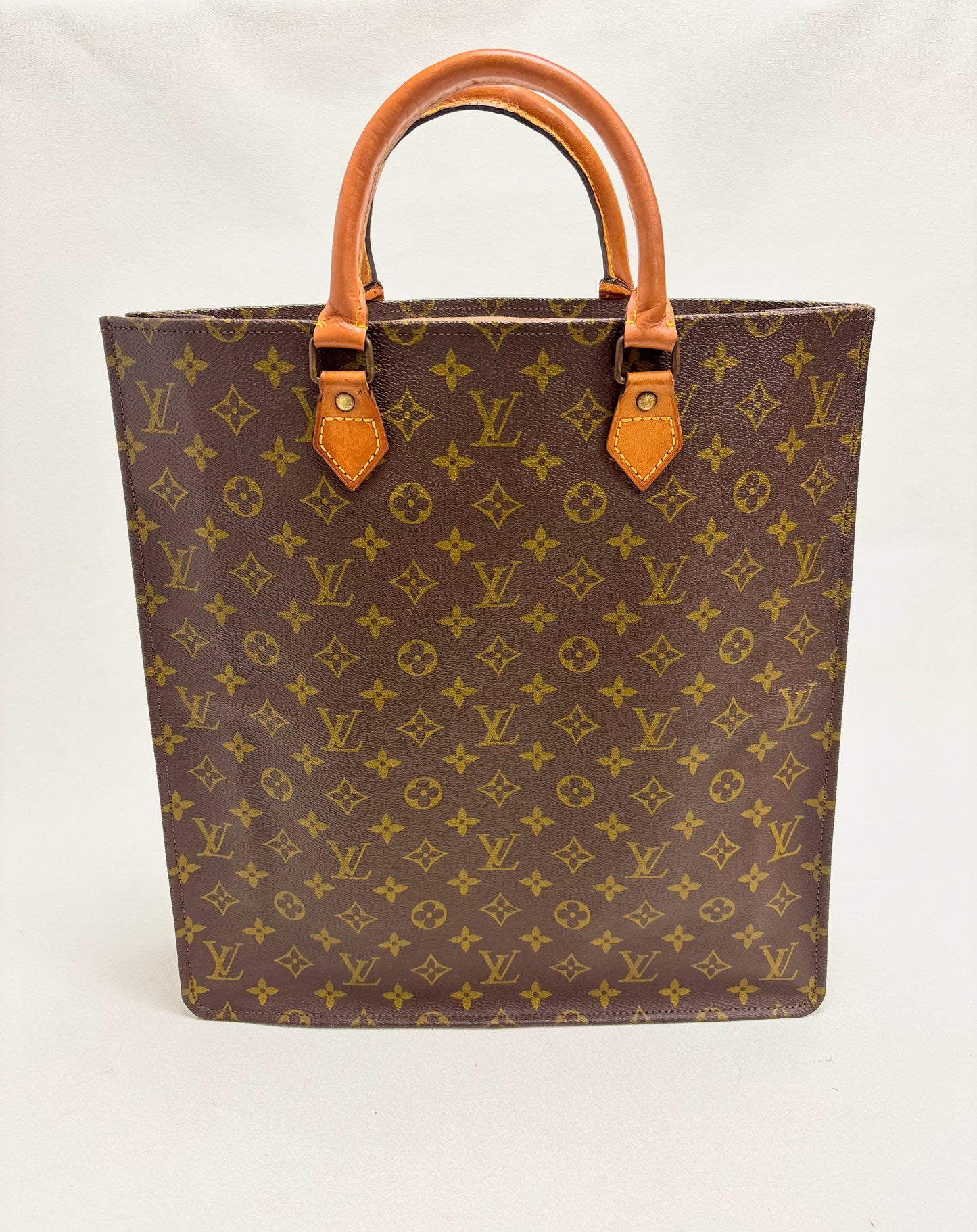LOUIS VUITTON Sac plat
