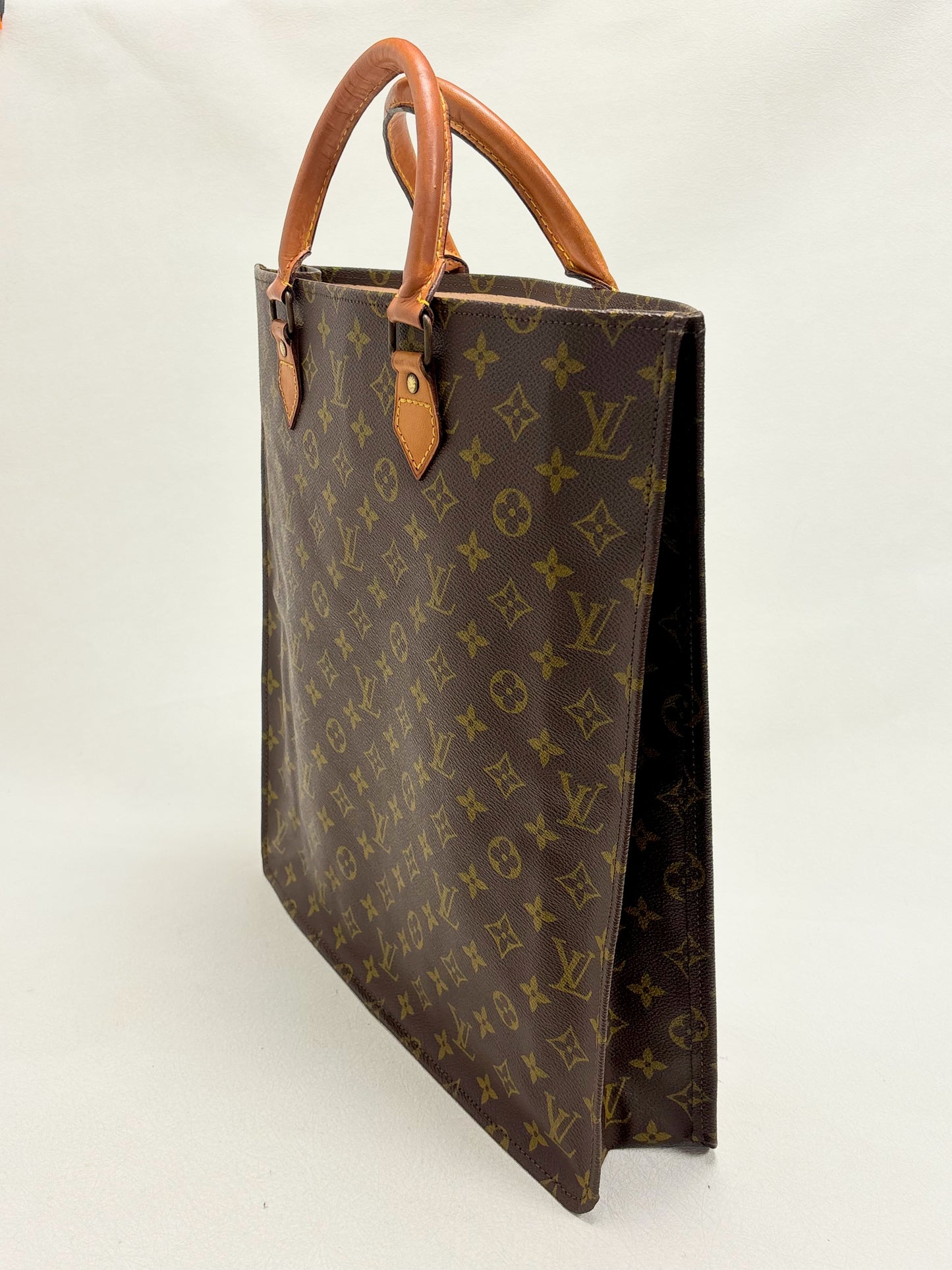 LOUIS VUITTON Sac plat