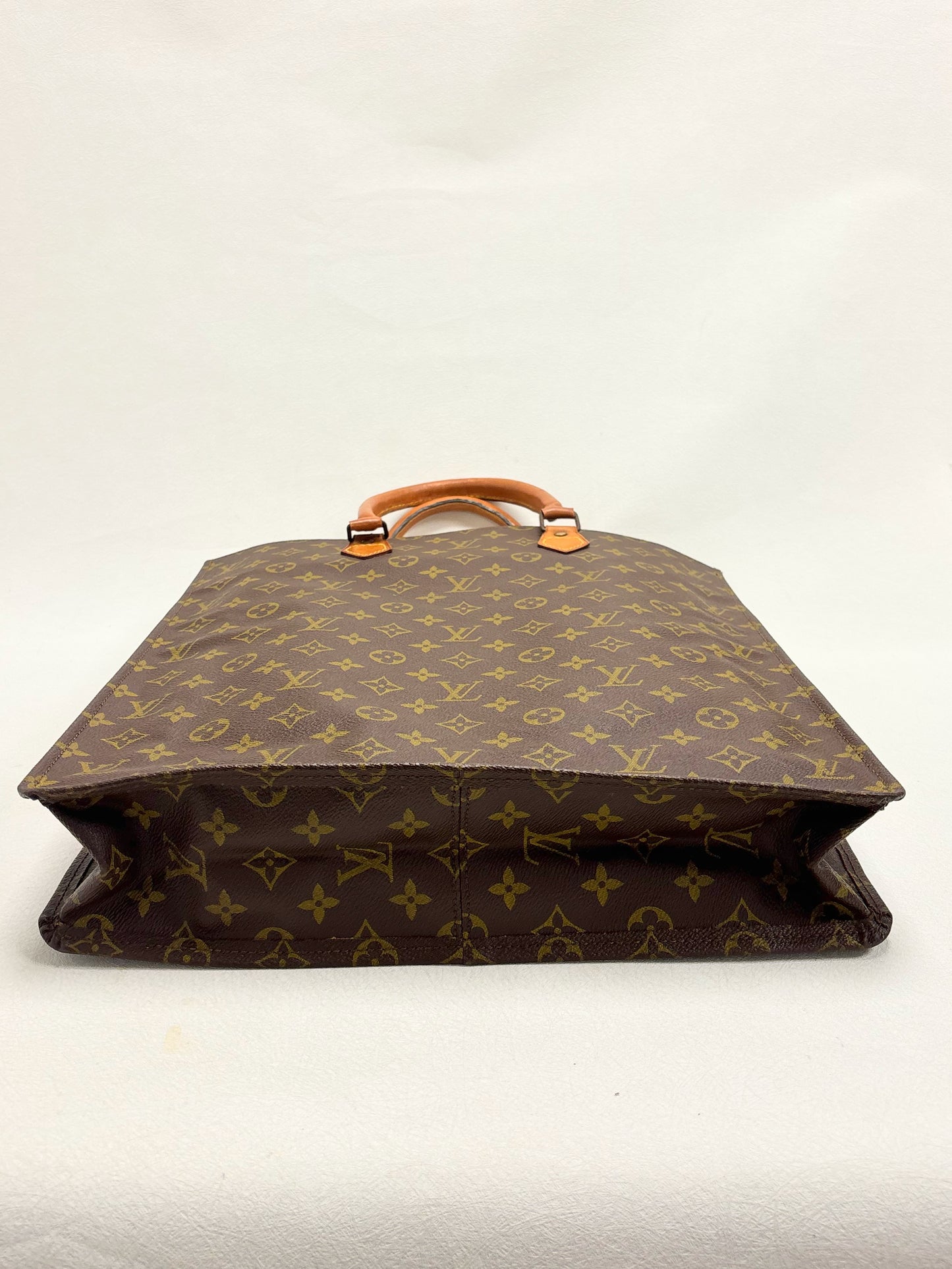 LOUIS VUITTON Sac plat