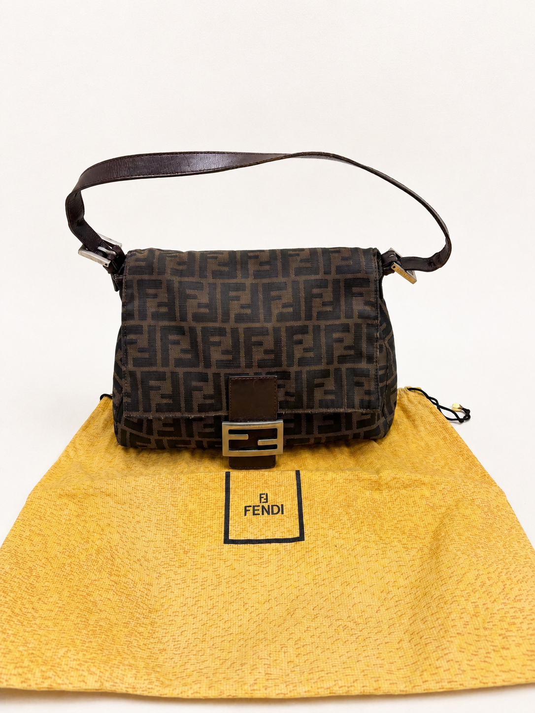 FENDI Sac Mamma Baguette