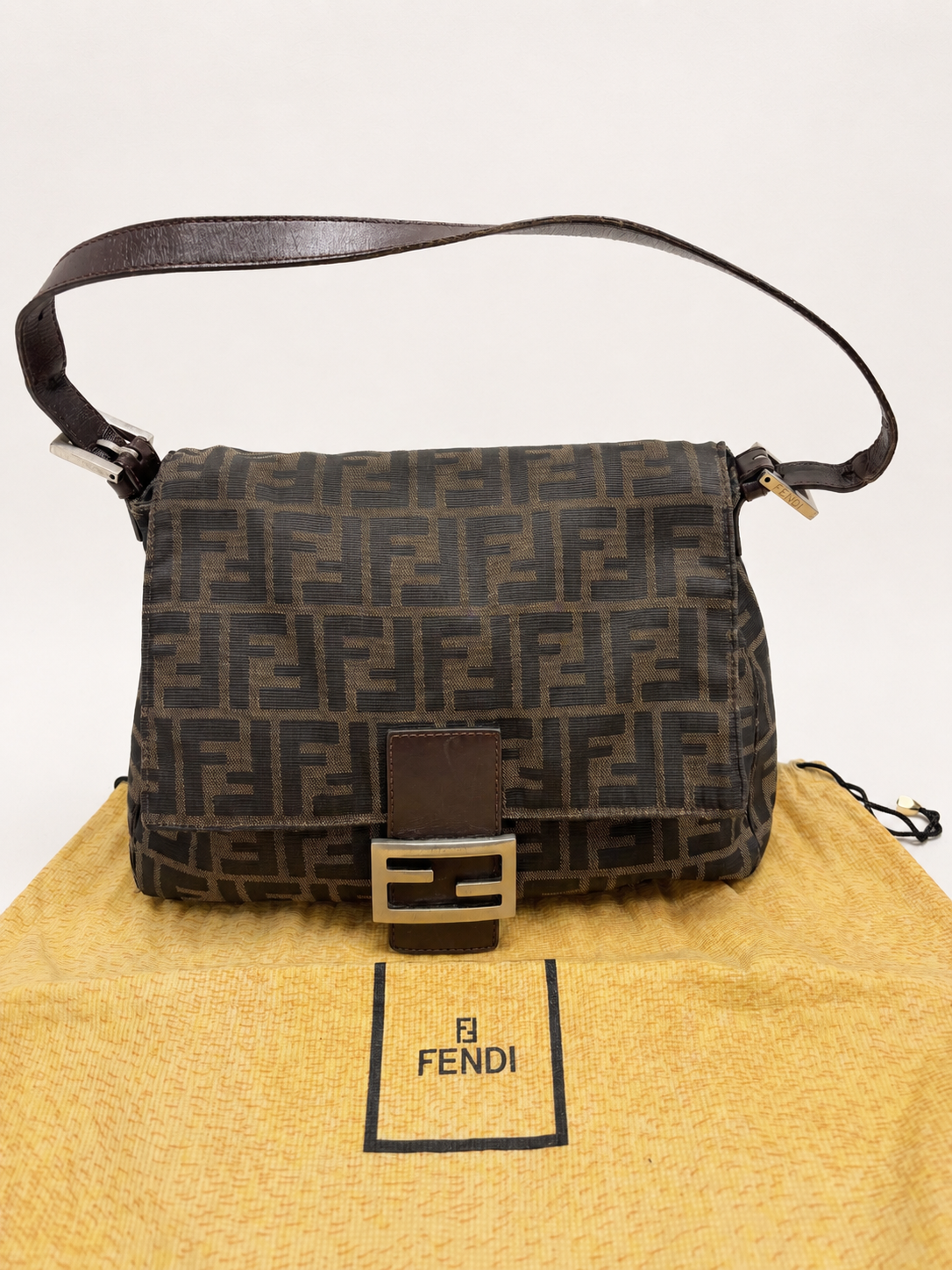 FENDI Sac Mamma Baguette