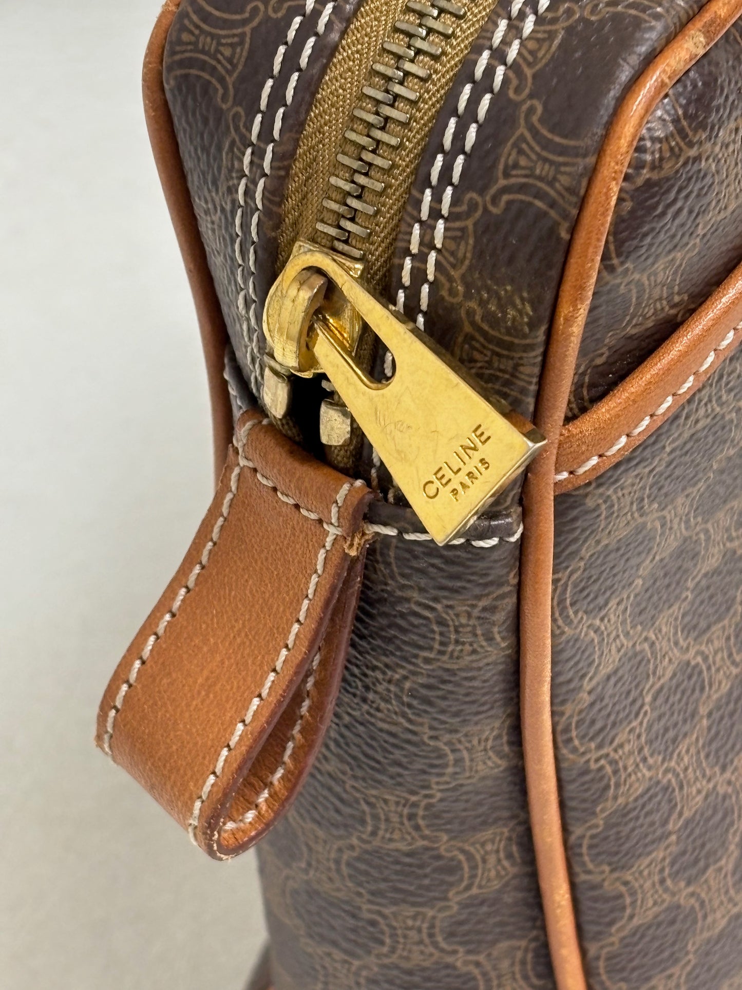 CÉLINE Pochette Triomphe