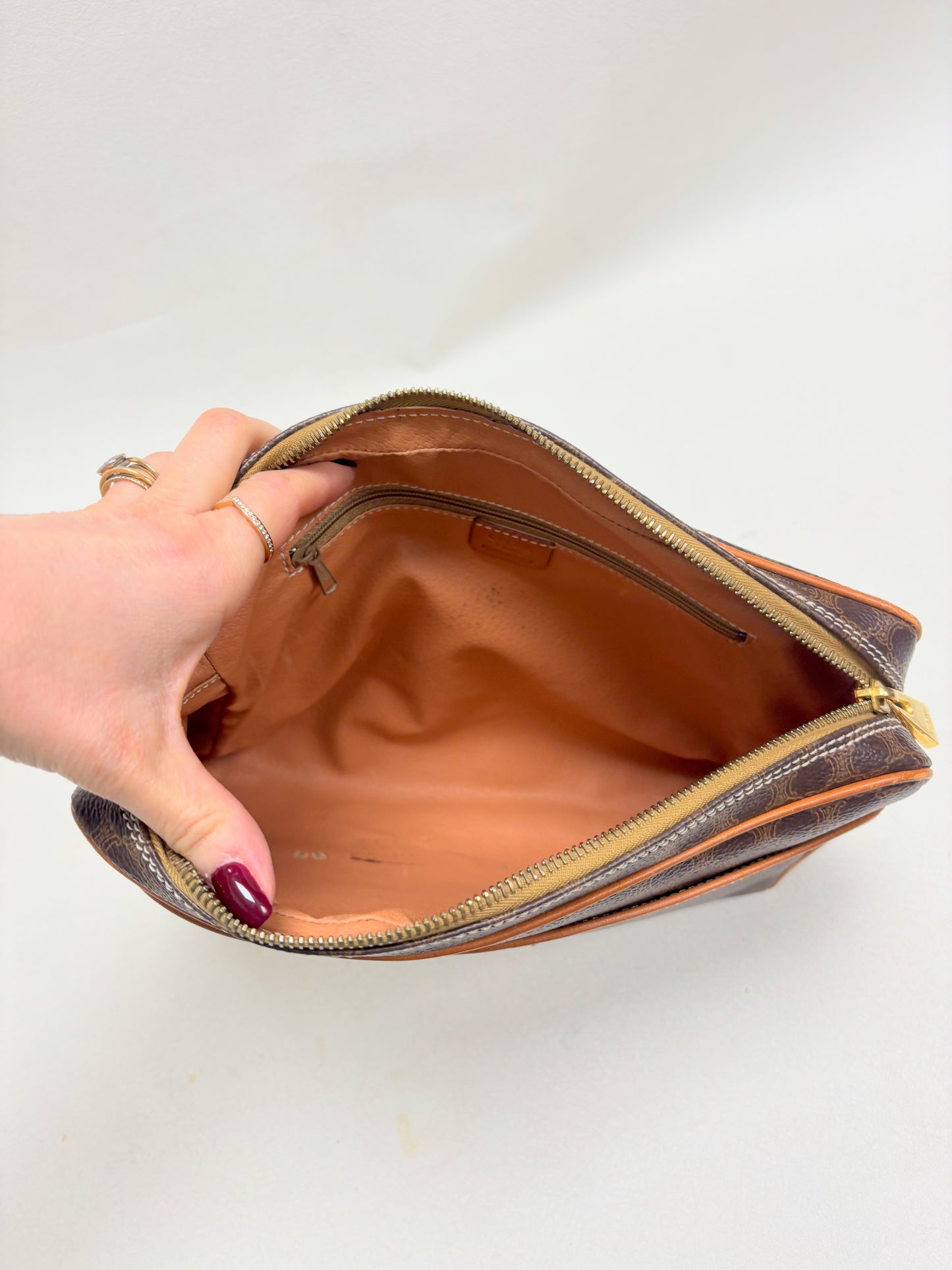 CÉLINE Pochette Triomphe