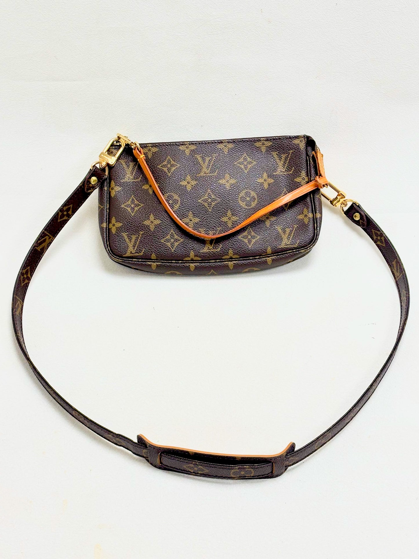 LOUIS VUITTON Bandoulière Monogramme