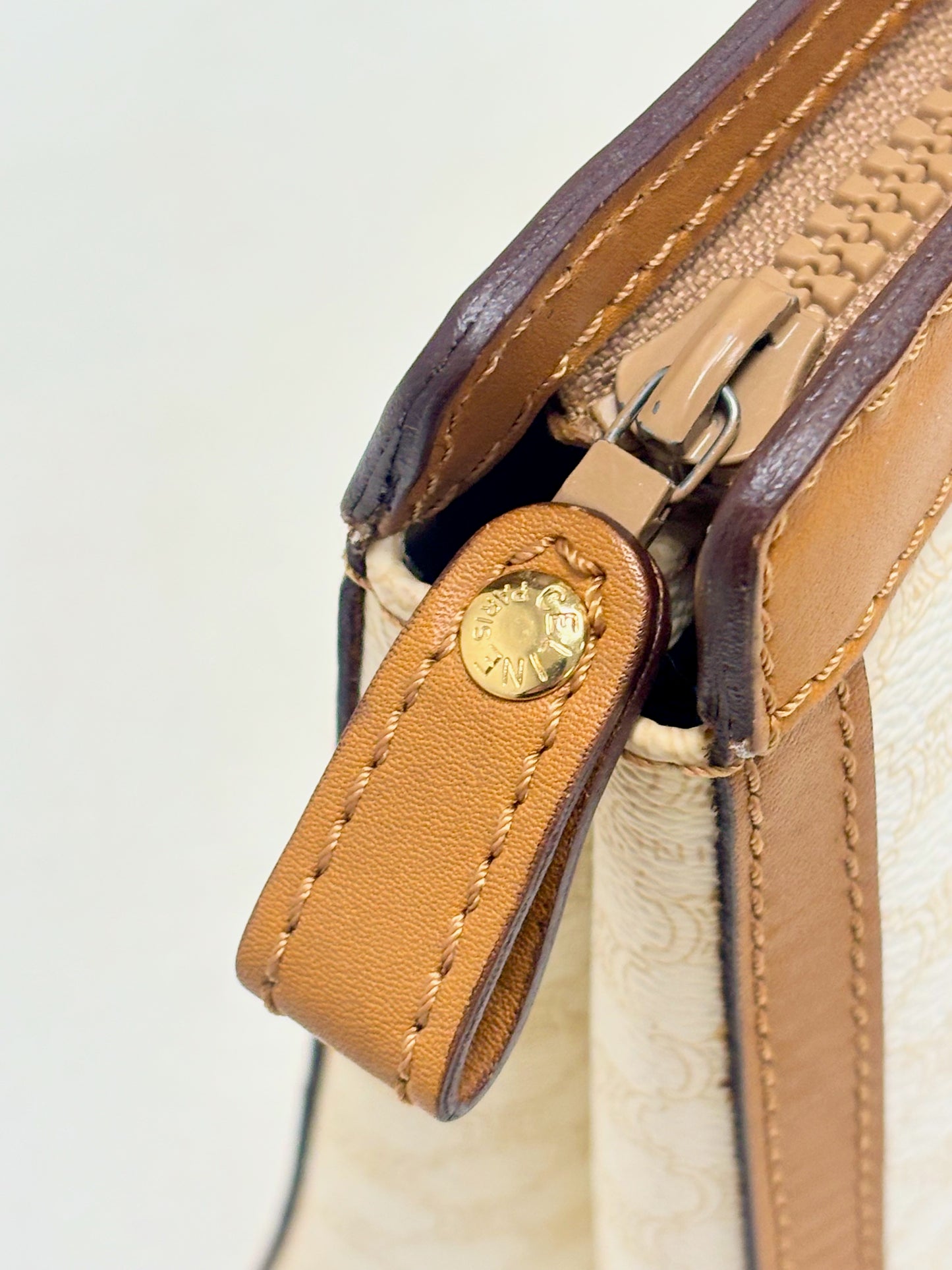 CÉLINE Pochette Triomphe