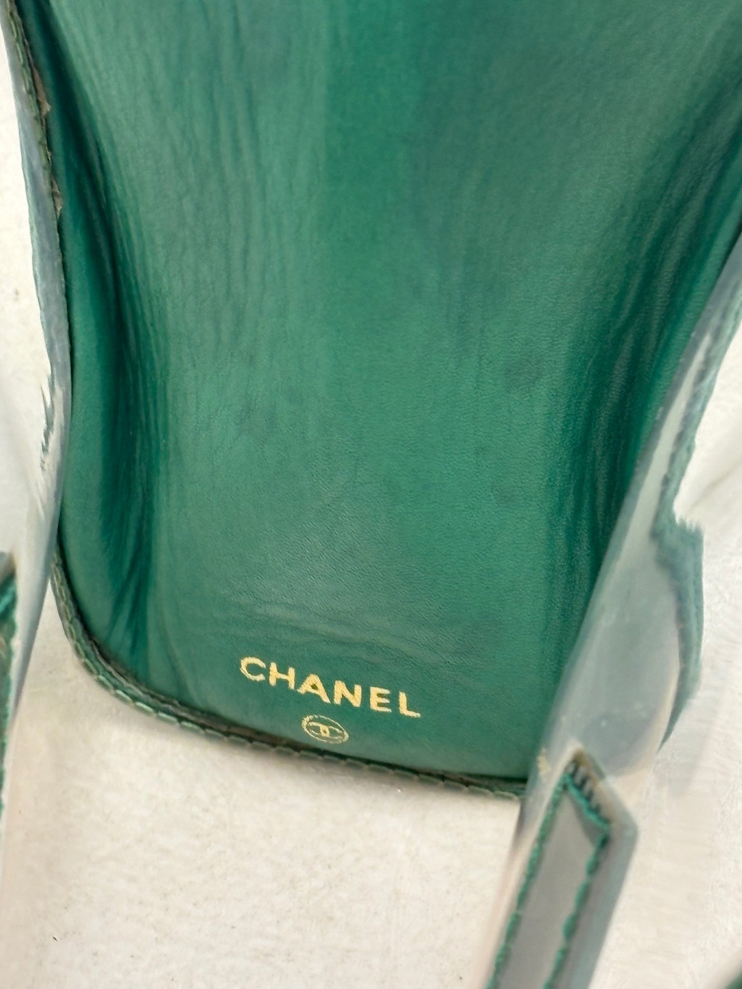 CHANEL Pochette Vinyle