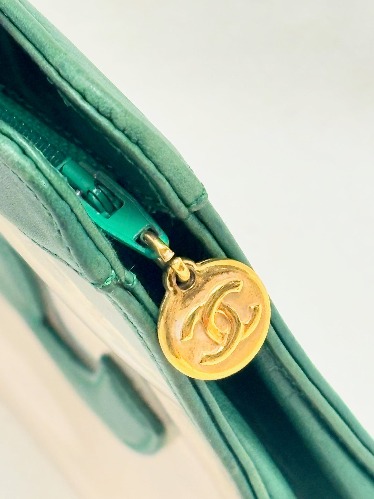 CHANEL Pochette Vinyle
