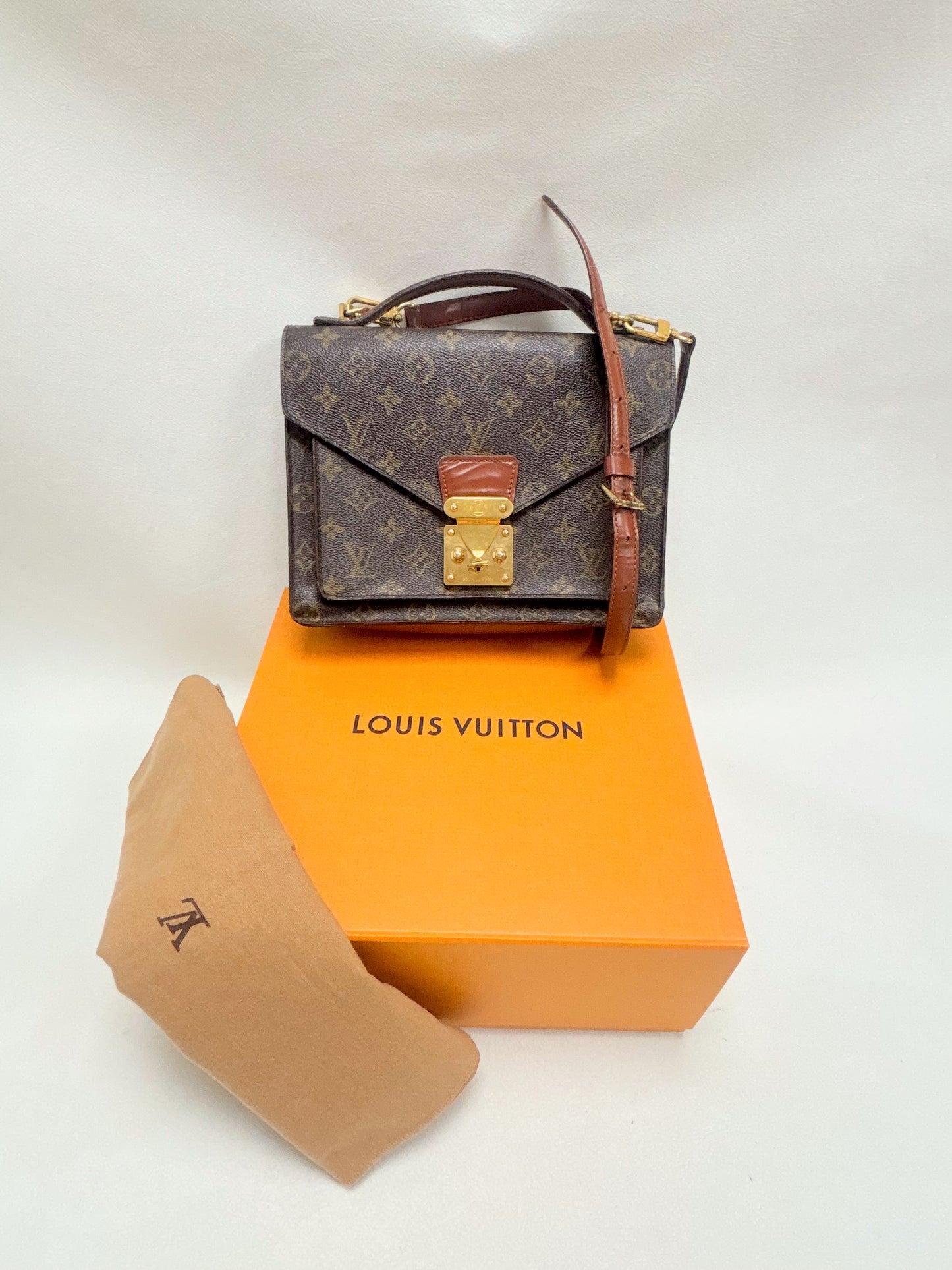 LOUIS VUITTON Sac Monceau 26