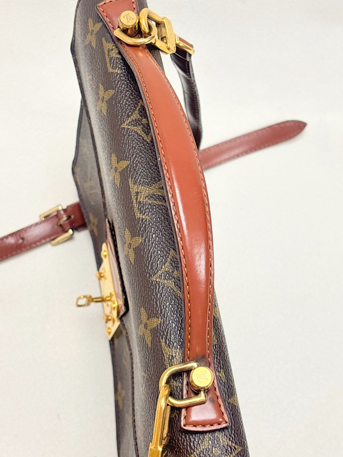 LOUIS VUITTON Sac Monceau 26