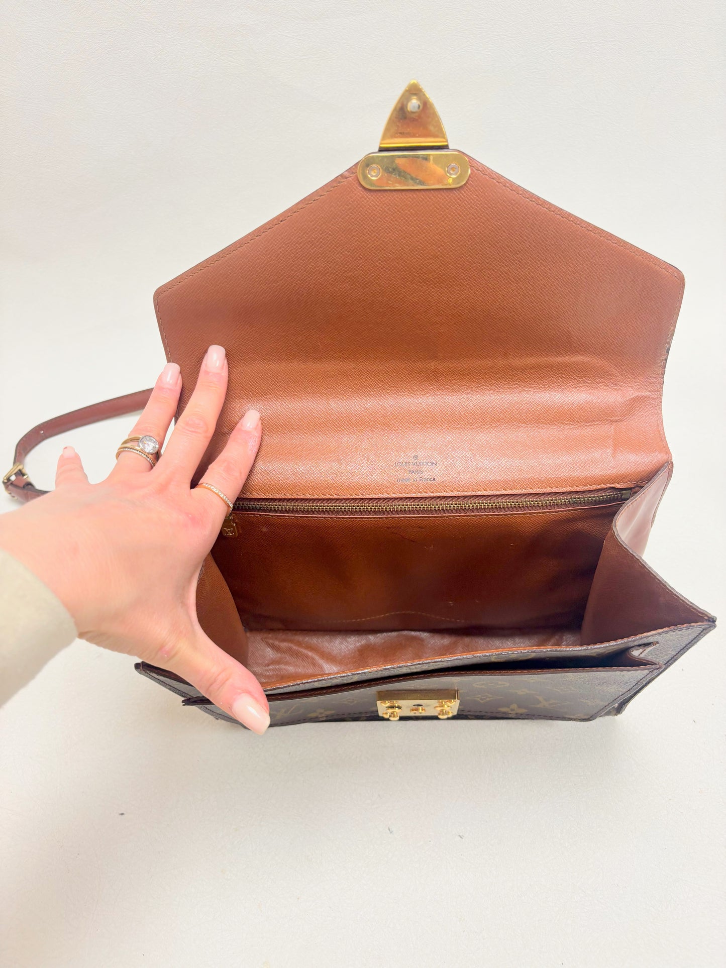 LOUIS VUITTON Sac Monceau 26