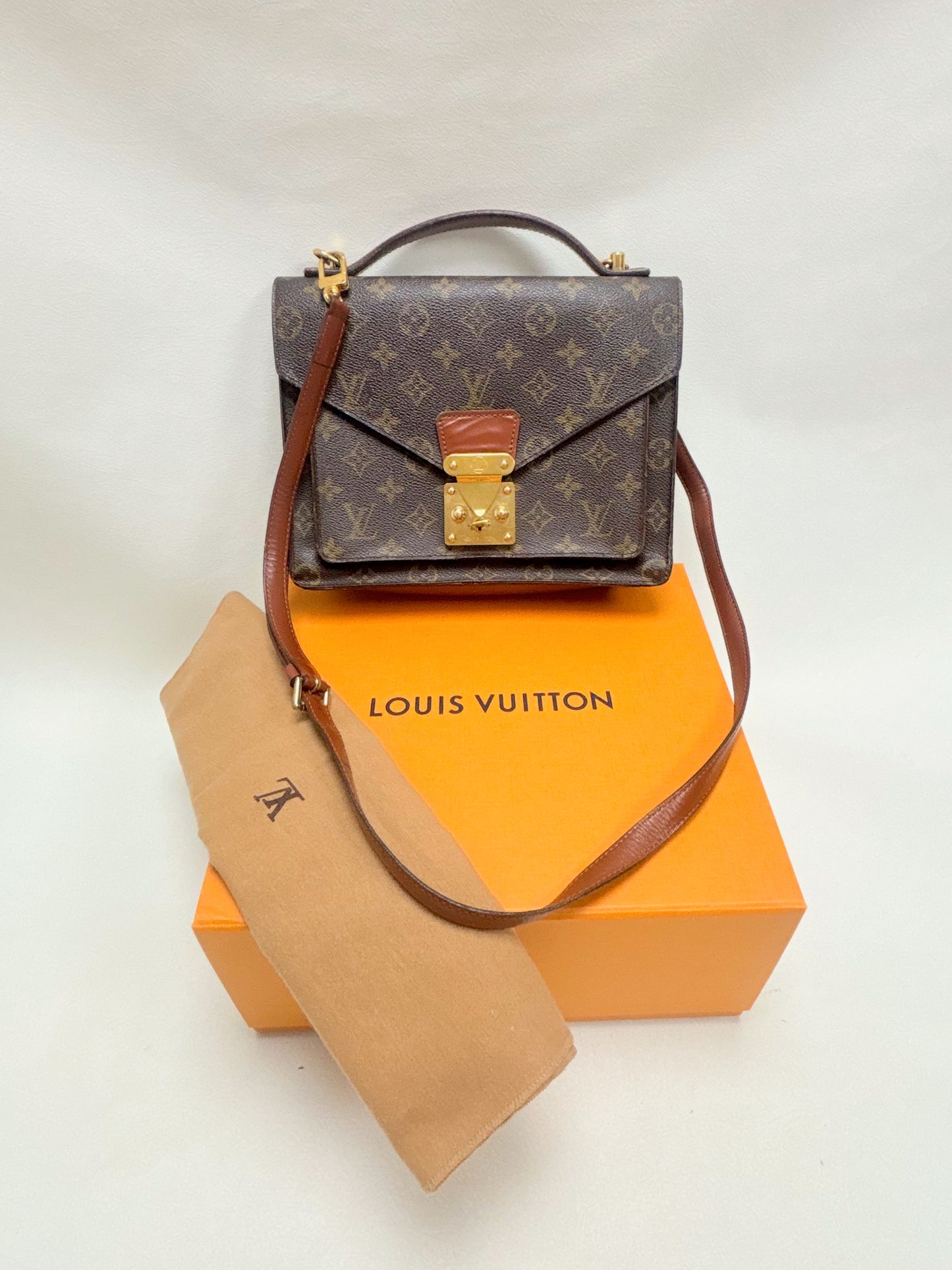 LOUIS VUITTON Sac Monceau 26
