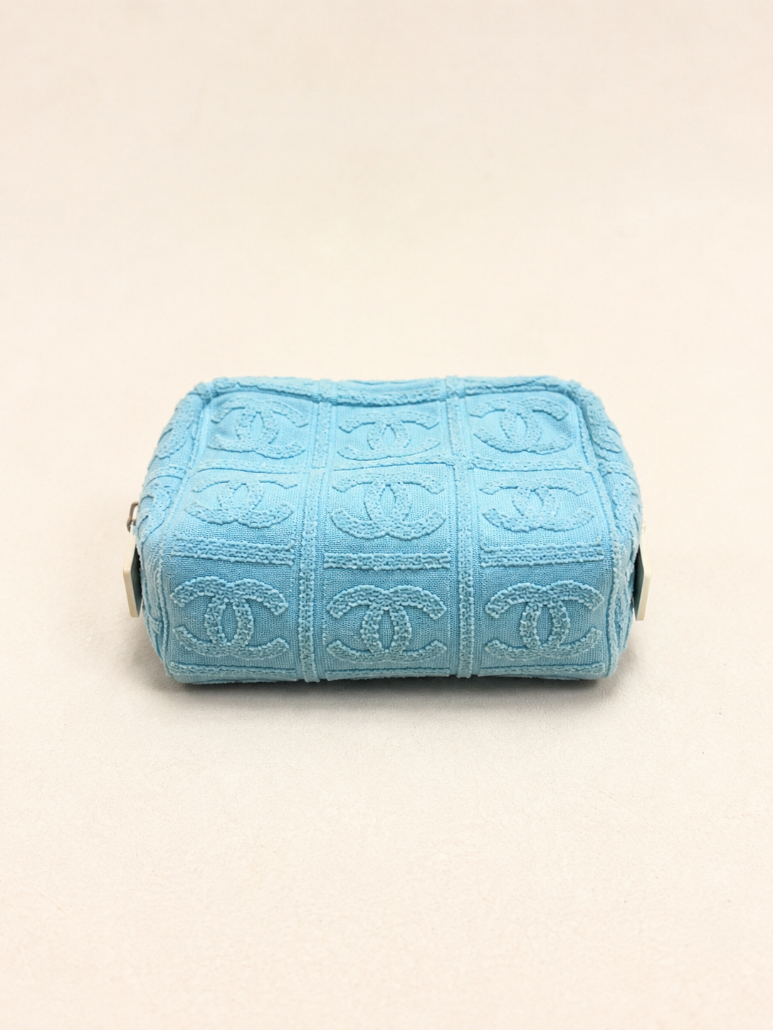 CHANEL Trousse Eponge