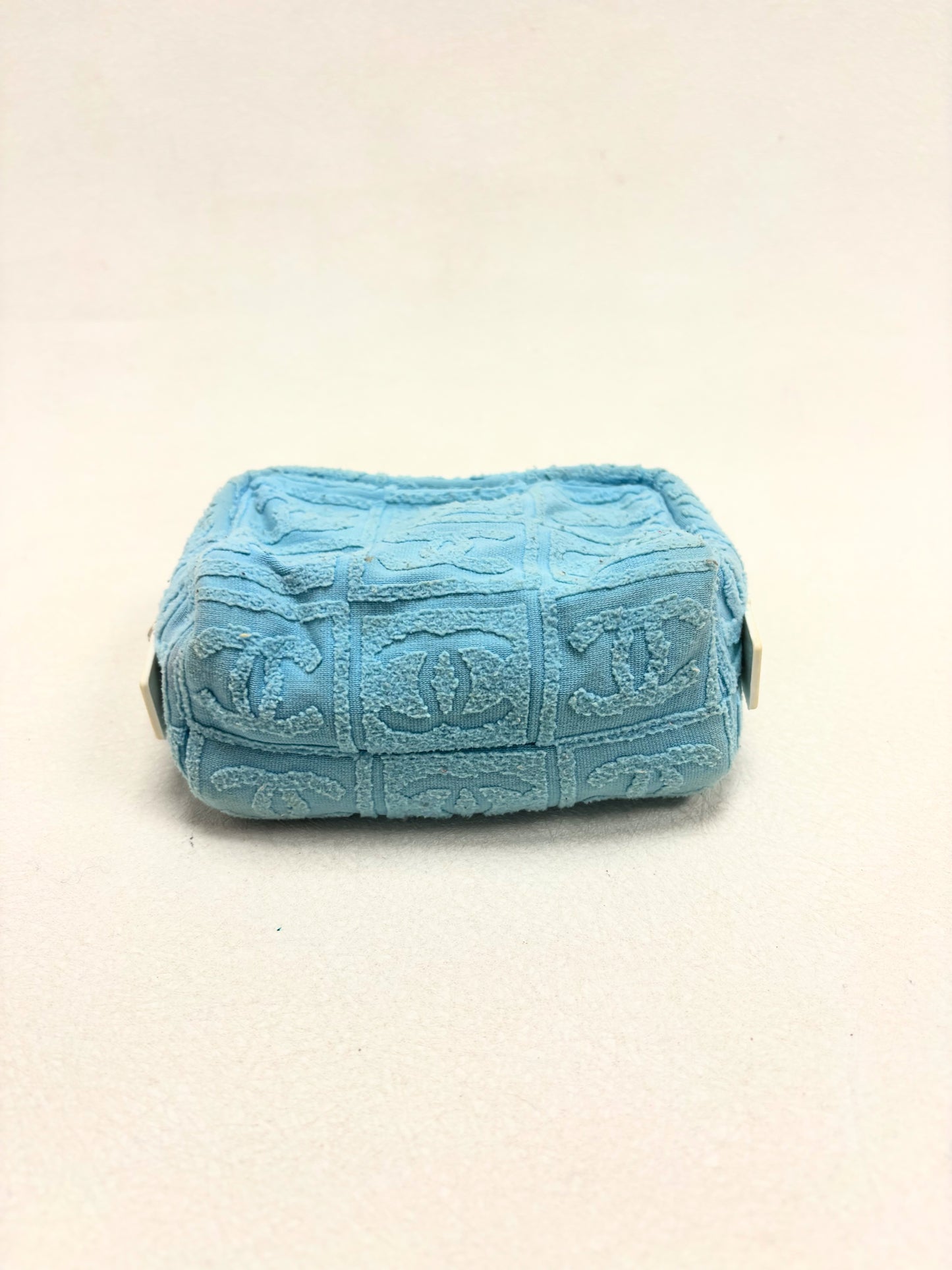 CHANEL Trousse Pochette Eponge