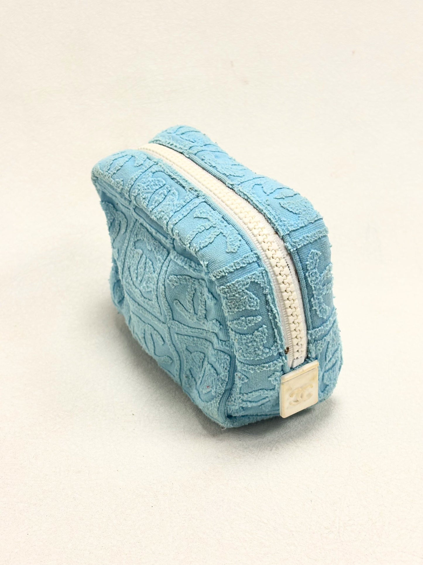 CHANEL Trousse Pochette Eponge